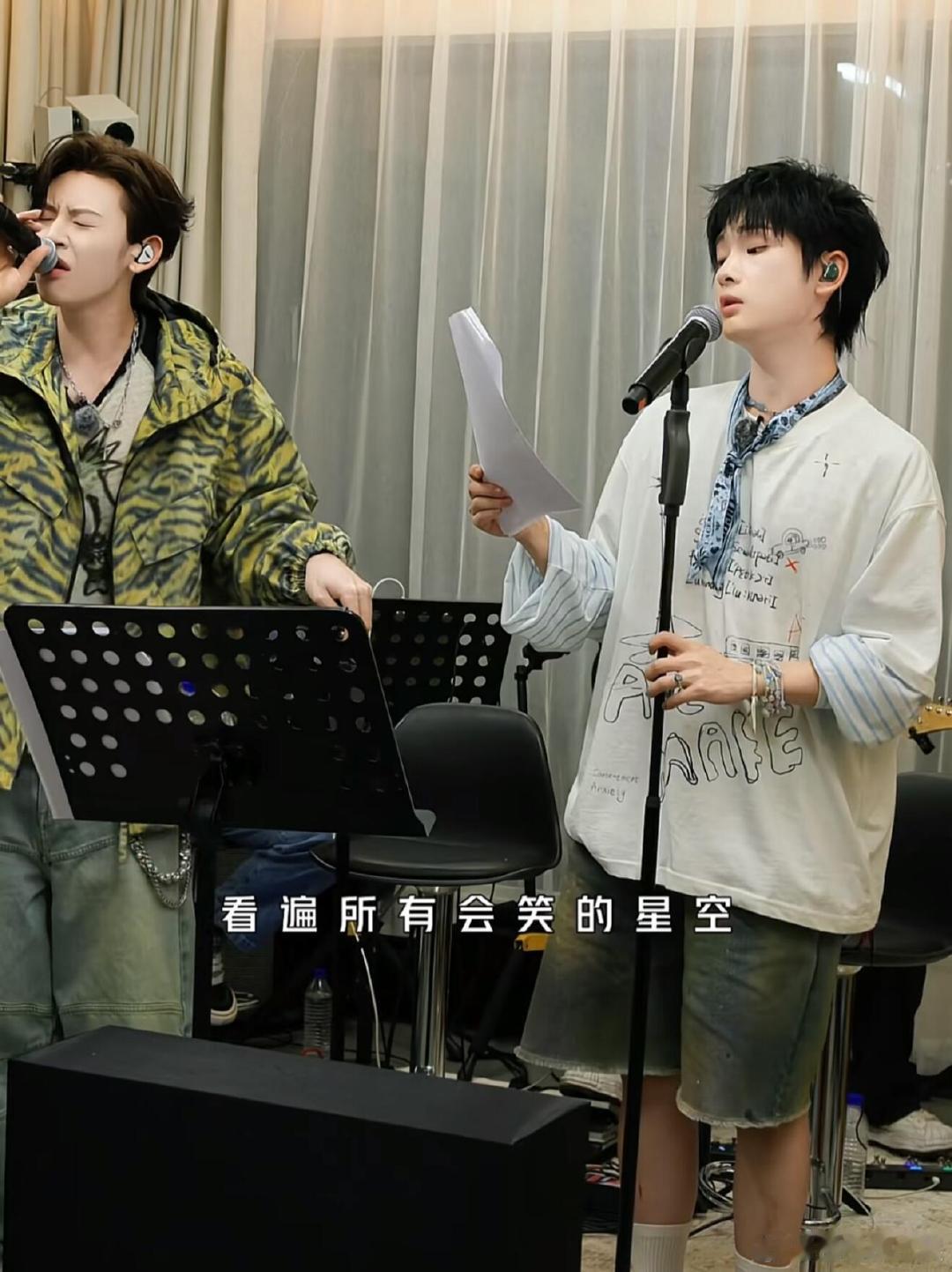 小鬼周震南好有默契 小鬼和周震南这俩人真的太有默契了，问答的时候差不多是同一秒说