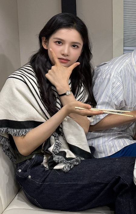 张婧仪  比耶好萌吧张婧仪陈清雾