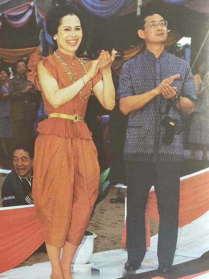 王室[超话]王室泰国王室暹罗往事 老照片：历史上的今天，1983年9月25日，九
