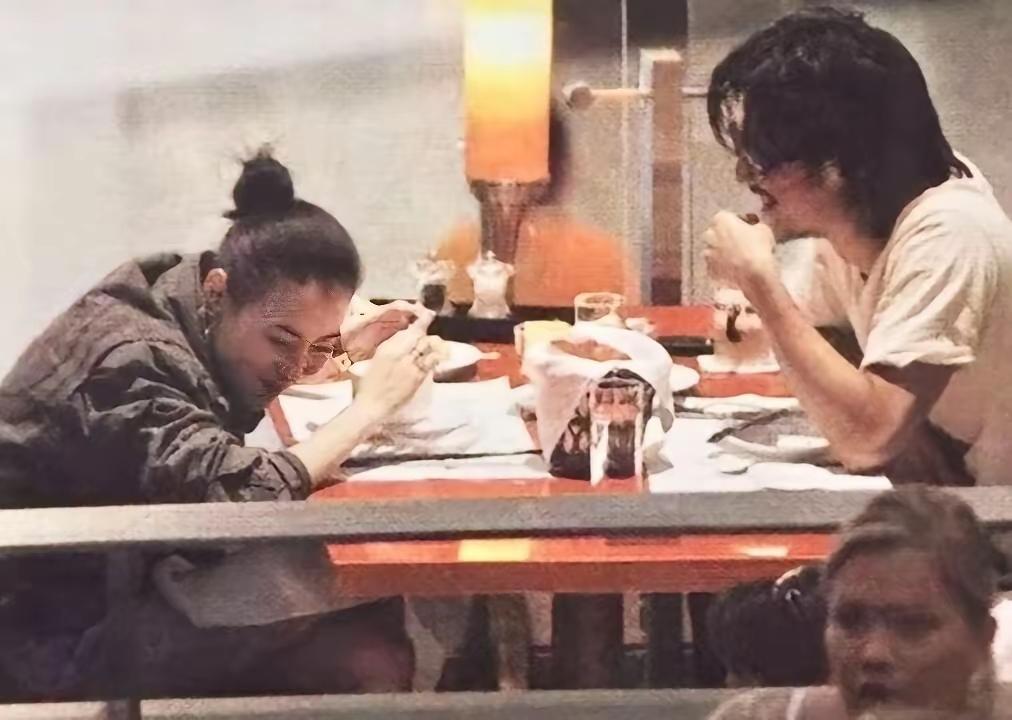 张柏芝他俩，真是满眼的爱意。