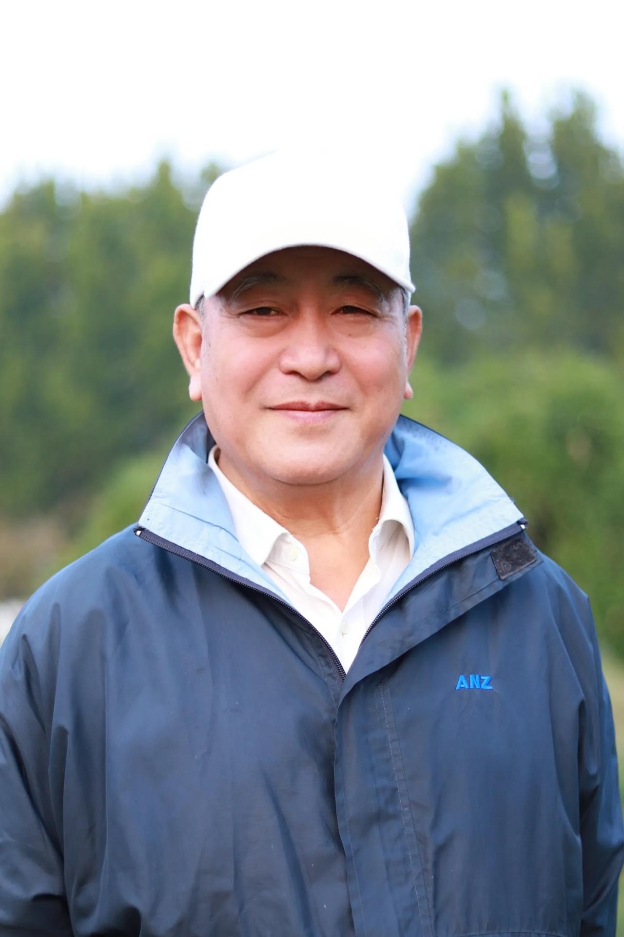 最近，朋友们看到我的形体都说我胖了，事实也确实如此，我的体重增加了3公斤。原因非