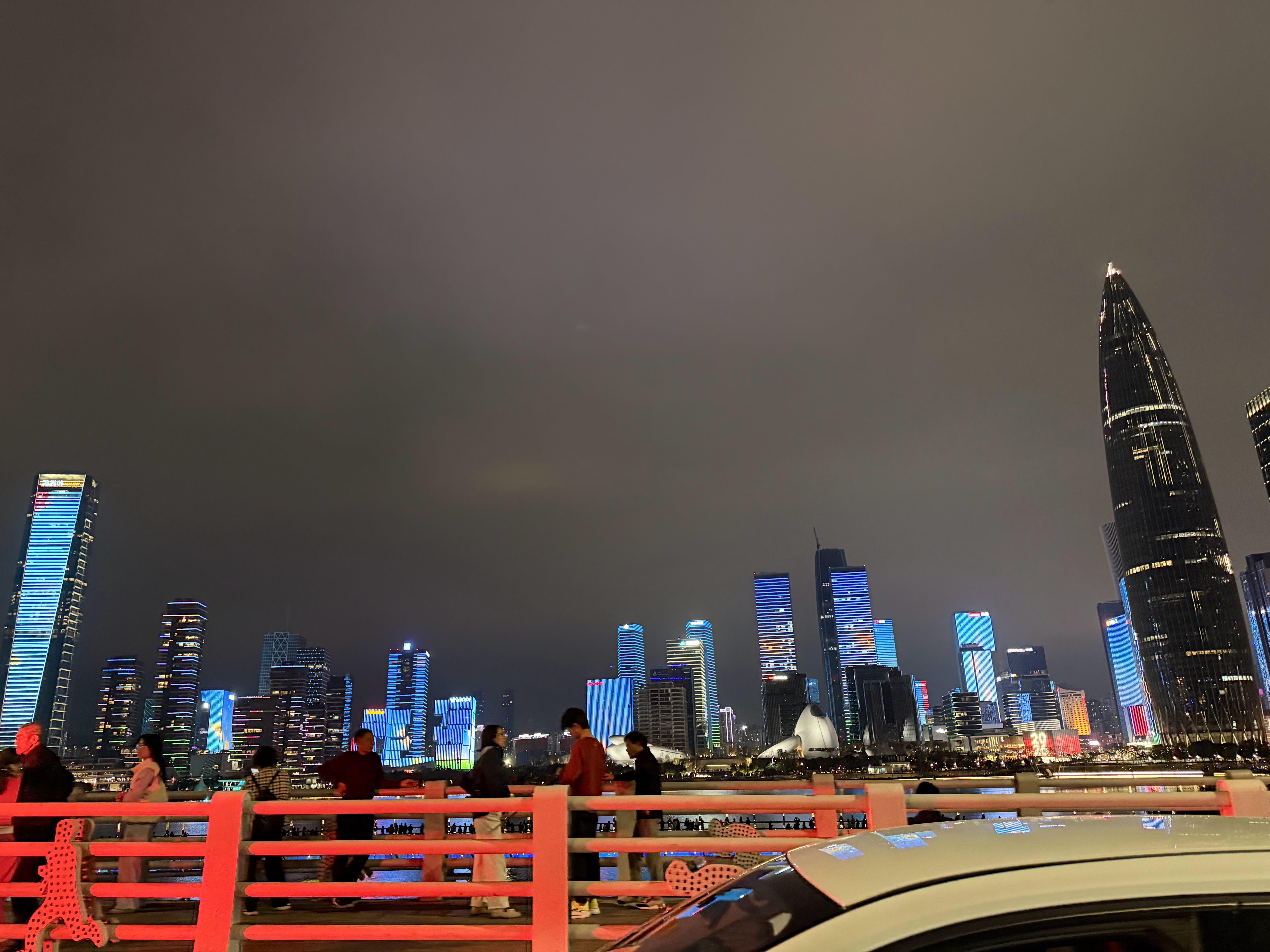 带大伙儿一起来看看深圳的春节灯光很多人说大楼外墙有灯光而已习以为常了但是前海、南