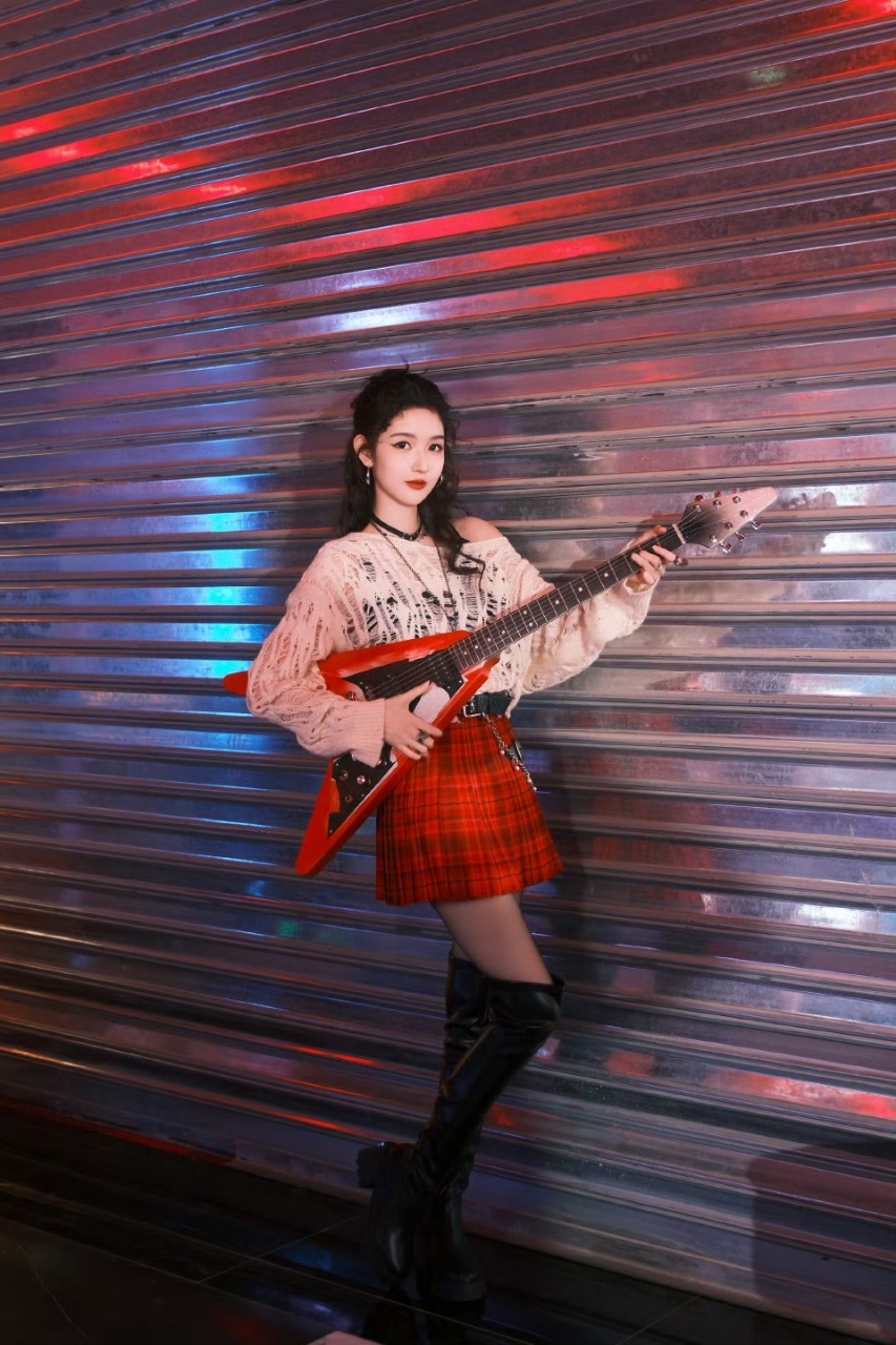 娱乐王玉雯千禧风学姐王玉雯千禧风玩乐队 就这个千禧风学姐，飒！！！！ 