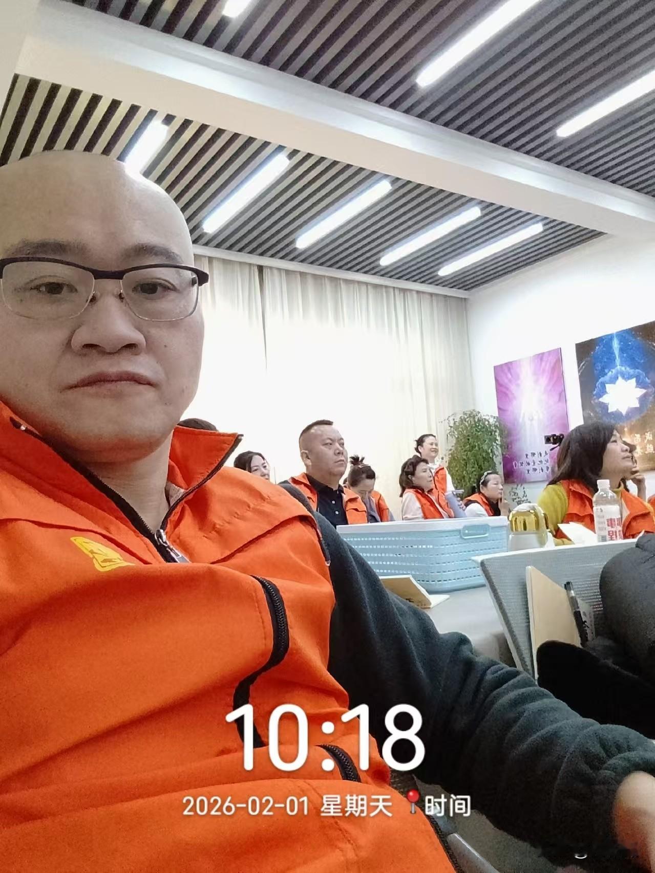 再也听不到那句：“我吃完饭就来找你玩儿啊。”
一晃快五十岁了，回头看看这一生，真