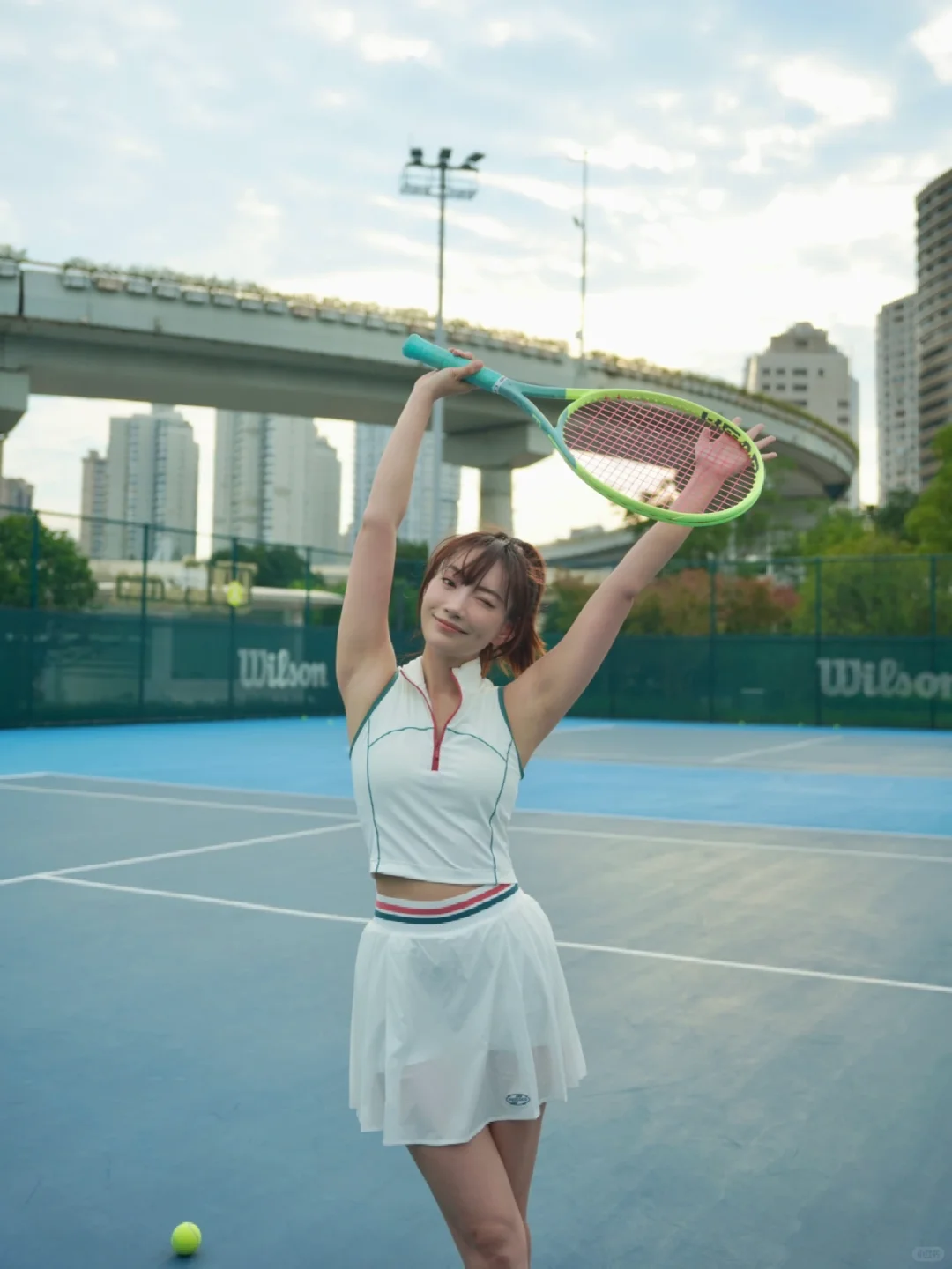 趁落日 打了个网球🎾