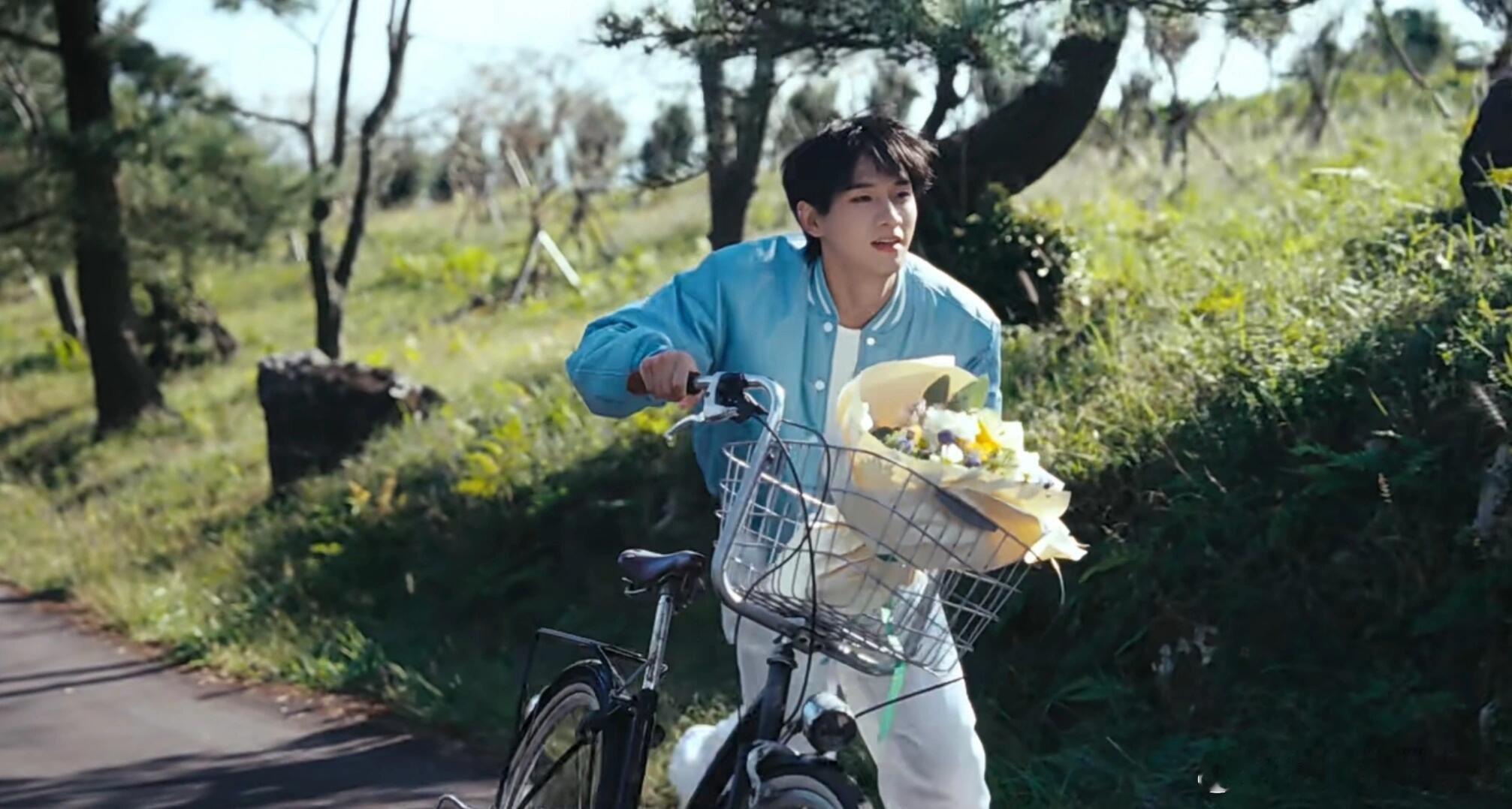 姚琛偶像剧的脸脱口秀的嘴对着《右肩的约定》花絮笑650分钟，姚琛太有梗了感觉姚琛