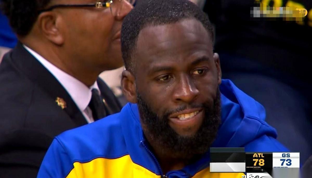 有时候，看一个王朝的落幕，比看它建立时还要让人心里发酸。
就刚刚那个镜头，直愣愣