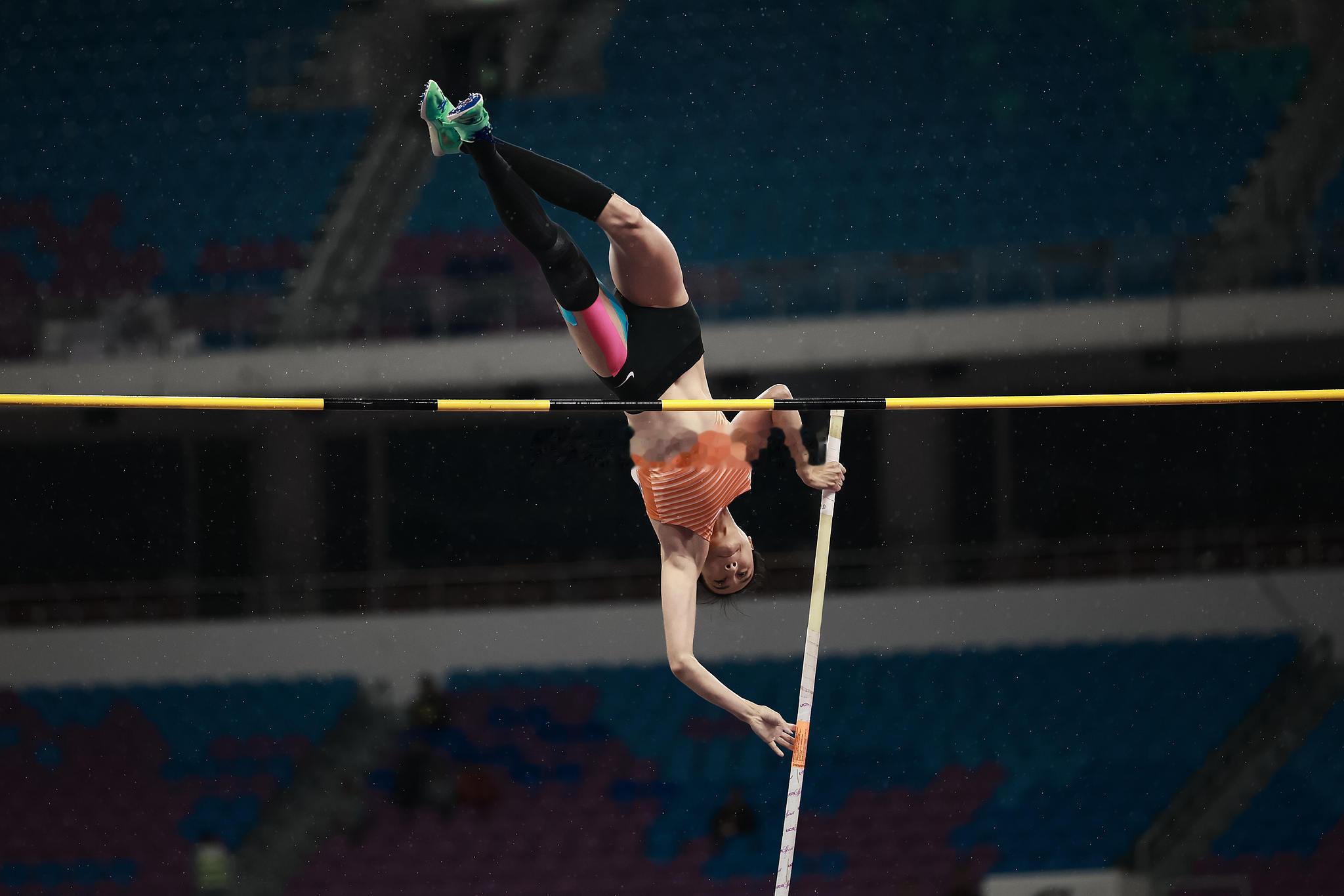 可能是李玲的生涯最后一跳，也可能不是！但却是是她时隔一年5个月的第一跳撑竿跳女神