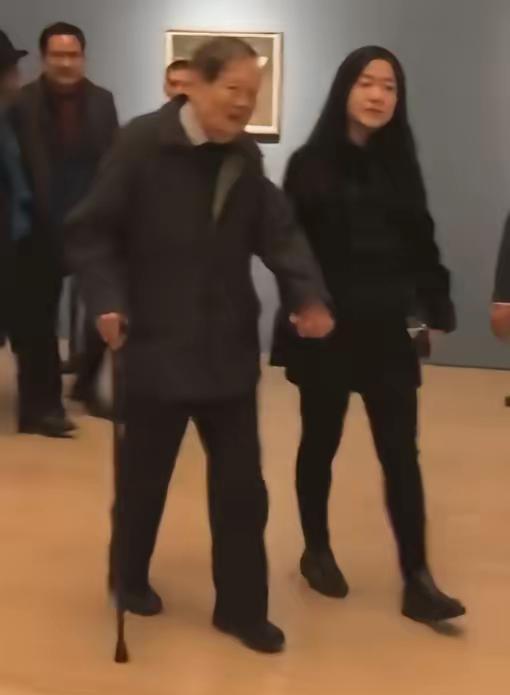 翁帆20年的婚姻值了！
二十年婚姻熬出头！没挨揍没受气光搞精神追求，这汕头大学高