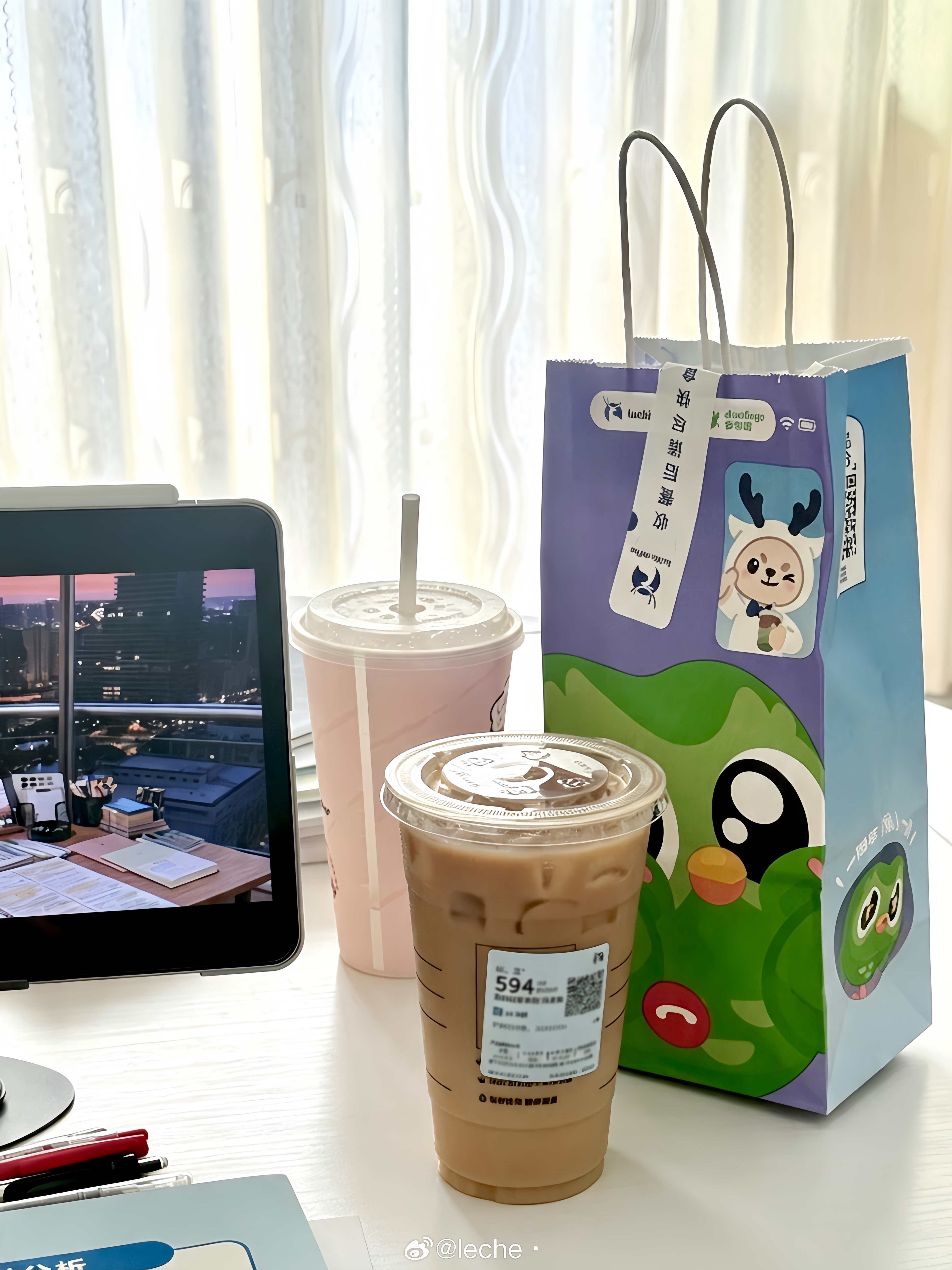 大概就是下午的阳光很美好吧ˊᵒ̴̶̷̤ꇴᵒ̴̶̷̤ˋ点了一杯超大杯的茉莉花香拿铁