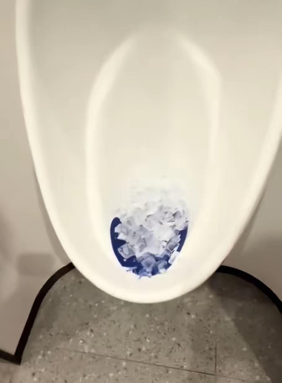 见过景区花式造景吸粉，谁见过靠卫生间服务圈粉无数的景区？
（个人观点仅供参考，无