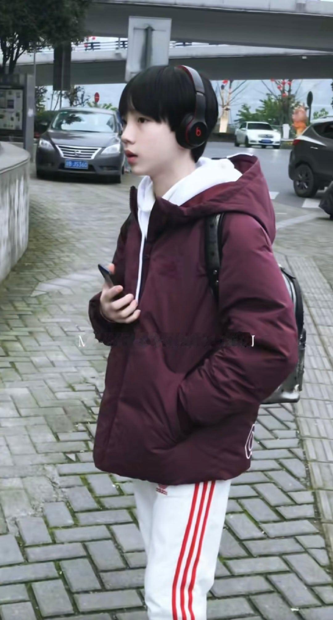 当年扫射正太控的时候我蹲下给小铲系鞋带而逃过一劫 