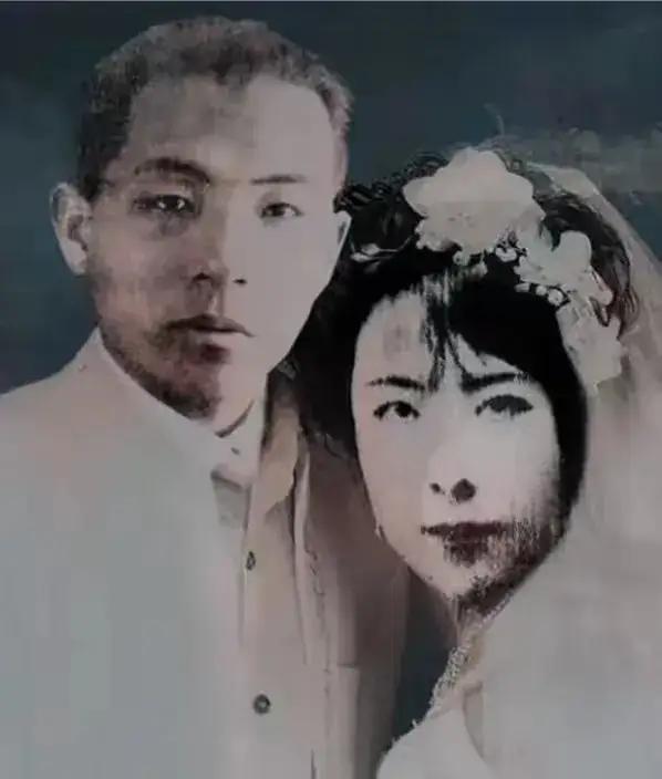 1991年，张学良来到于凤至的墓碑前，看到墓碑上4个字，突然痛大哭：凤至，对不起
