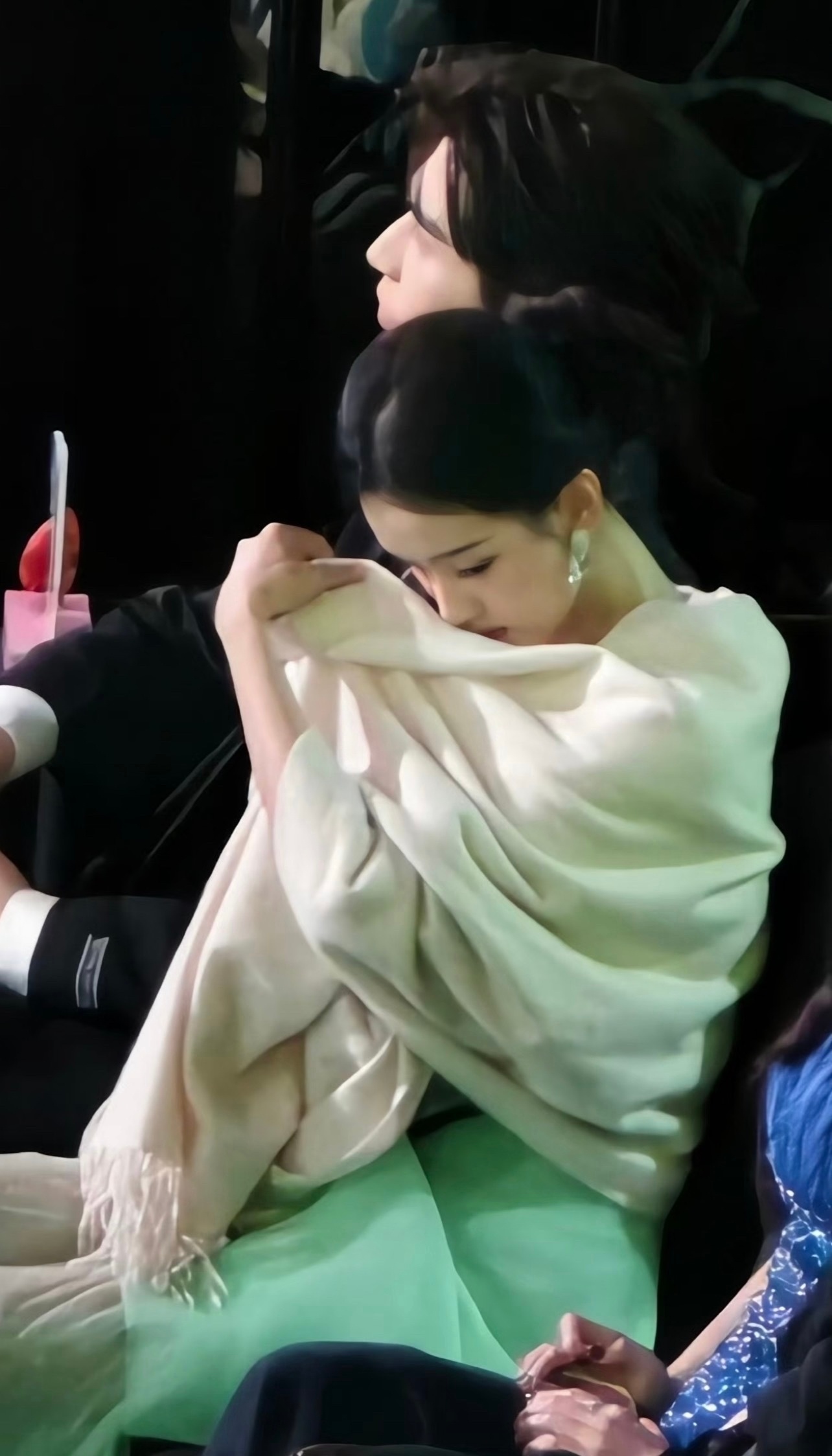 陈都灵 腹有诗书气自华 【陈都灵】天葩飞堕广寒宫，片片清香引碧空 