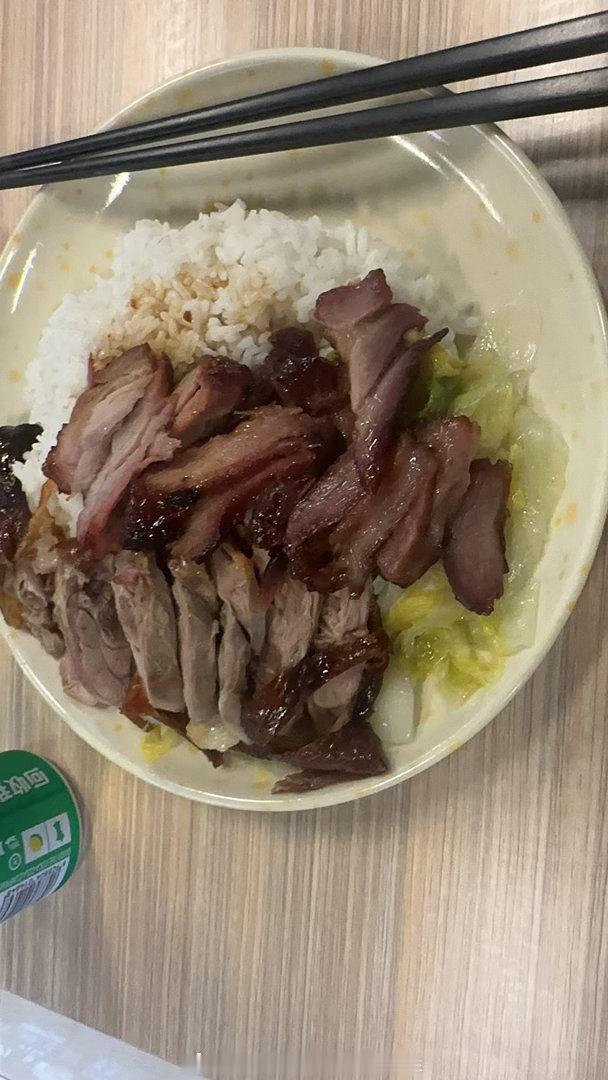 每天都是在忙忙碌碌，今天回公司复盘路过这家店突然特别想吃。兄弟们工作之余不要忘记