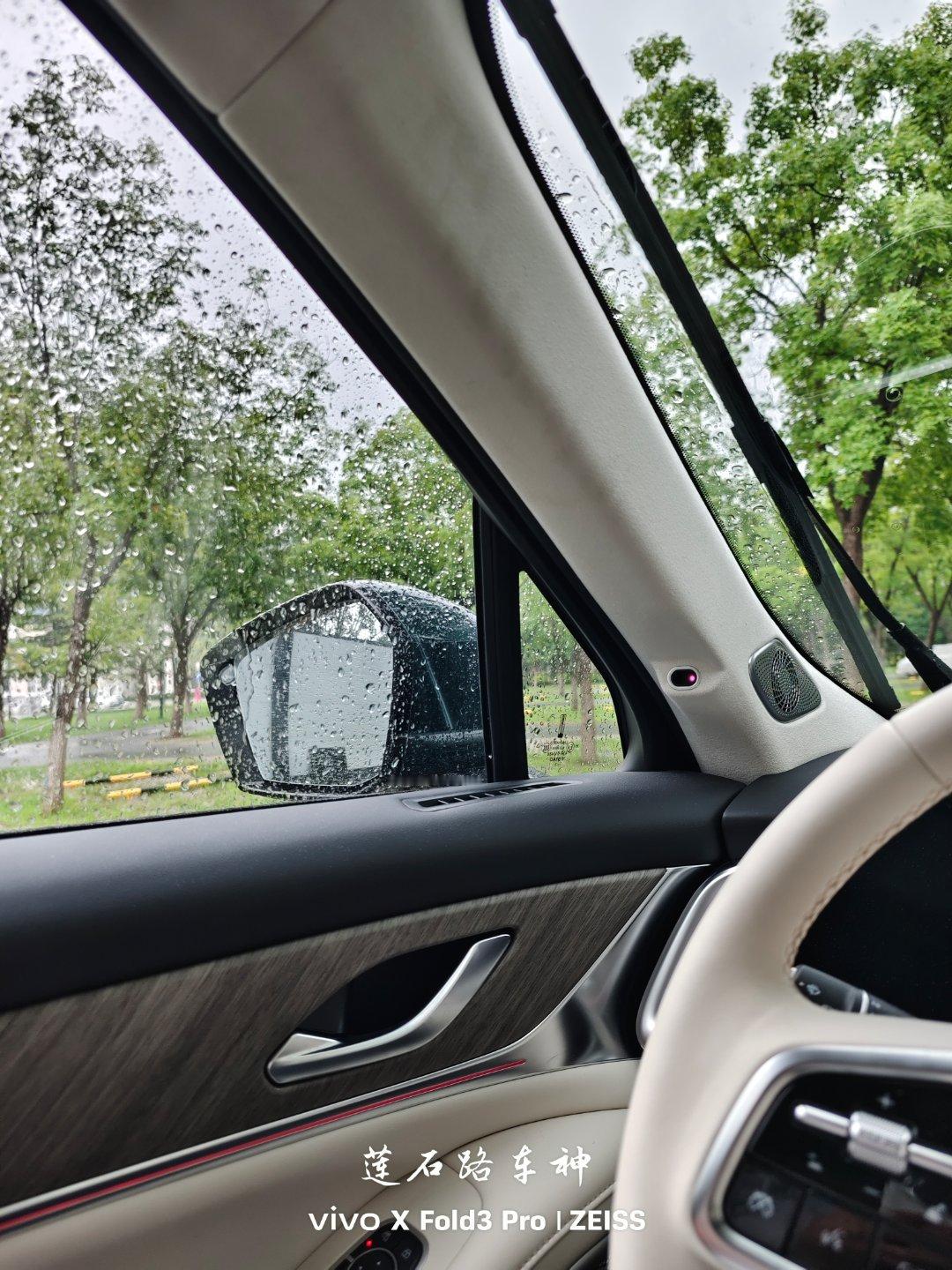 我今天开始连续三天拍摄，天气预报说北京连续三天下雨，这雨下得多精准[偷笑][偷笑
