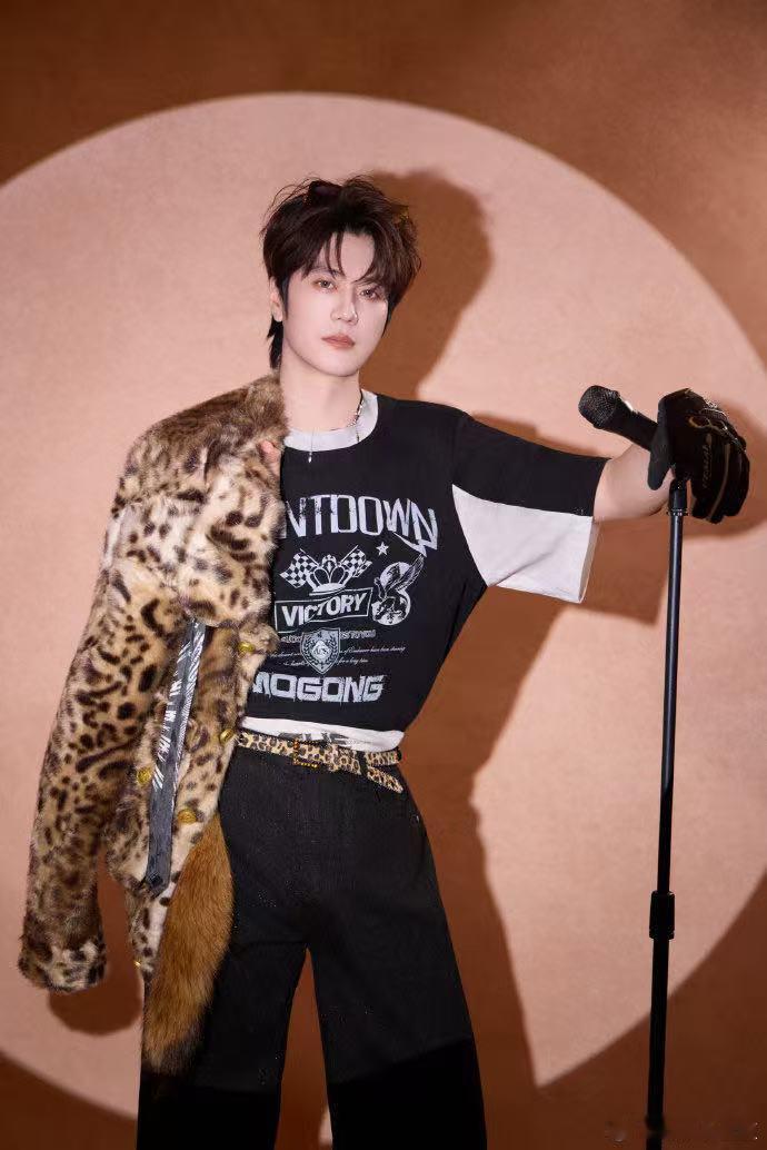 陆虎回应歌单 4月24到25号佛山首站，刚好撞上陆虎生日，一边听歌一边陪他过生日