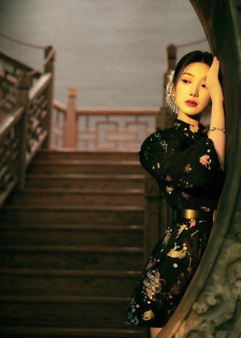 不知道 毛晓彤的笑声很曼妙 隔着屏幕都能感受到她的快乐，那种爽朗的笑声太加分了，