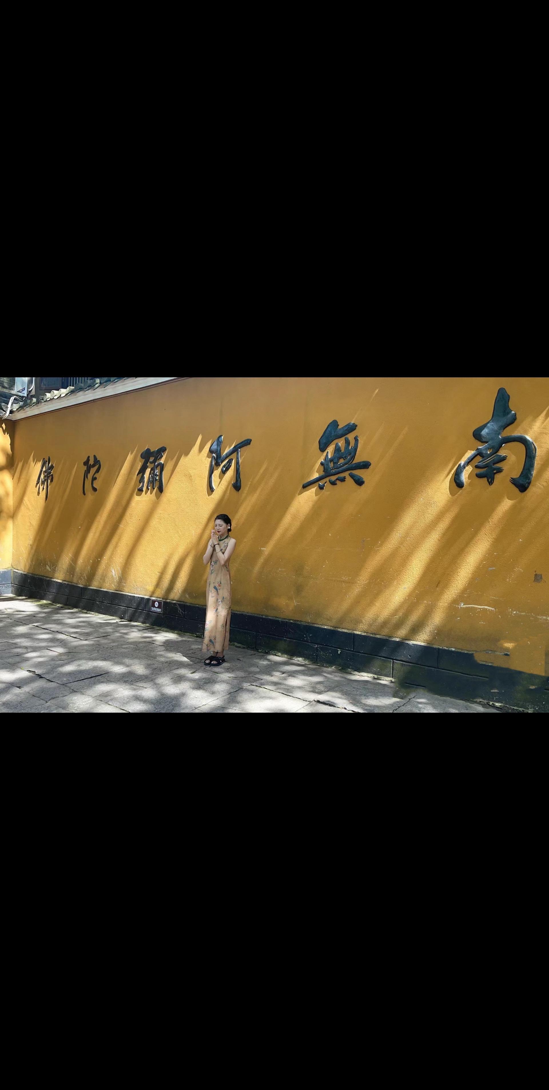 求命运高抬贵手  让虔诚的香客终身跋涉  也能找到属于自己的庙宇