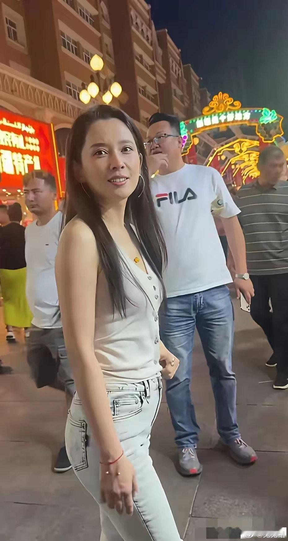 还以为森林北是什么神仙颜值，长得真一般，远远达不到让人眼前一亮的程度[流汗][流