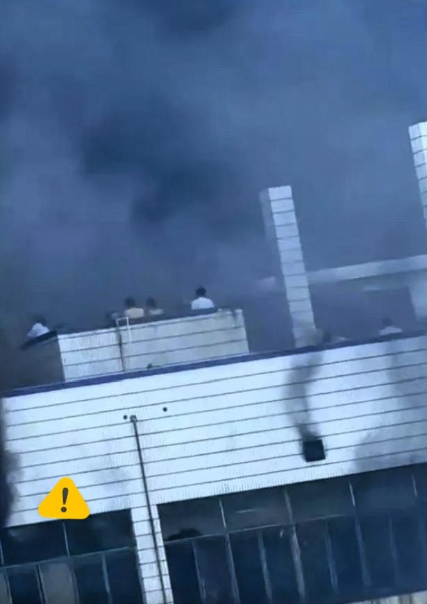 囤了个寂寞
 
一有台风预警就扎堆疯狂囤货，路径一变物资全浪费，适度储备即可，放