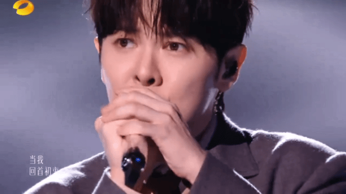 尤长靖尤长靖惊艳这么紧张都把歌曲高音完成了，不知道宝贝在台下唱了多少次。全凭本能