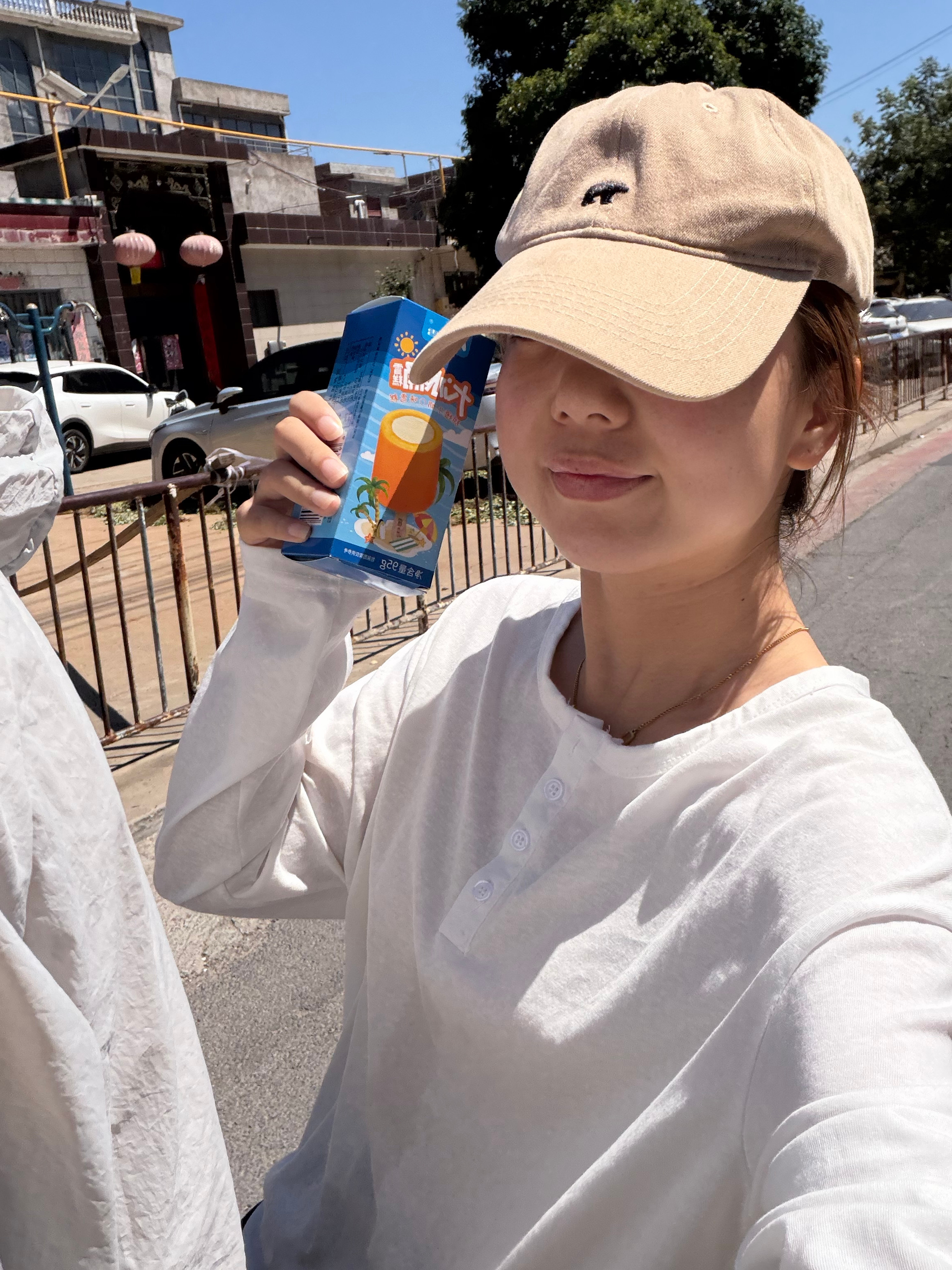 过期的最后一天吃上了哈哈哈在我们家冰箱 从去年夏天放到今天 ​​​