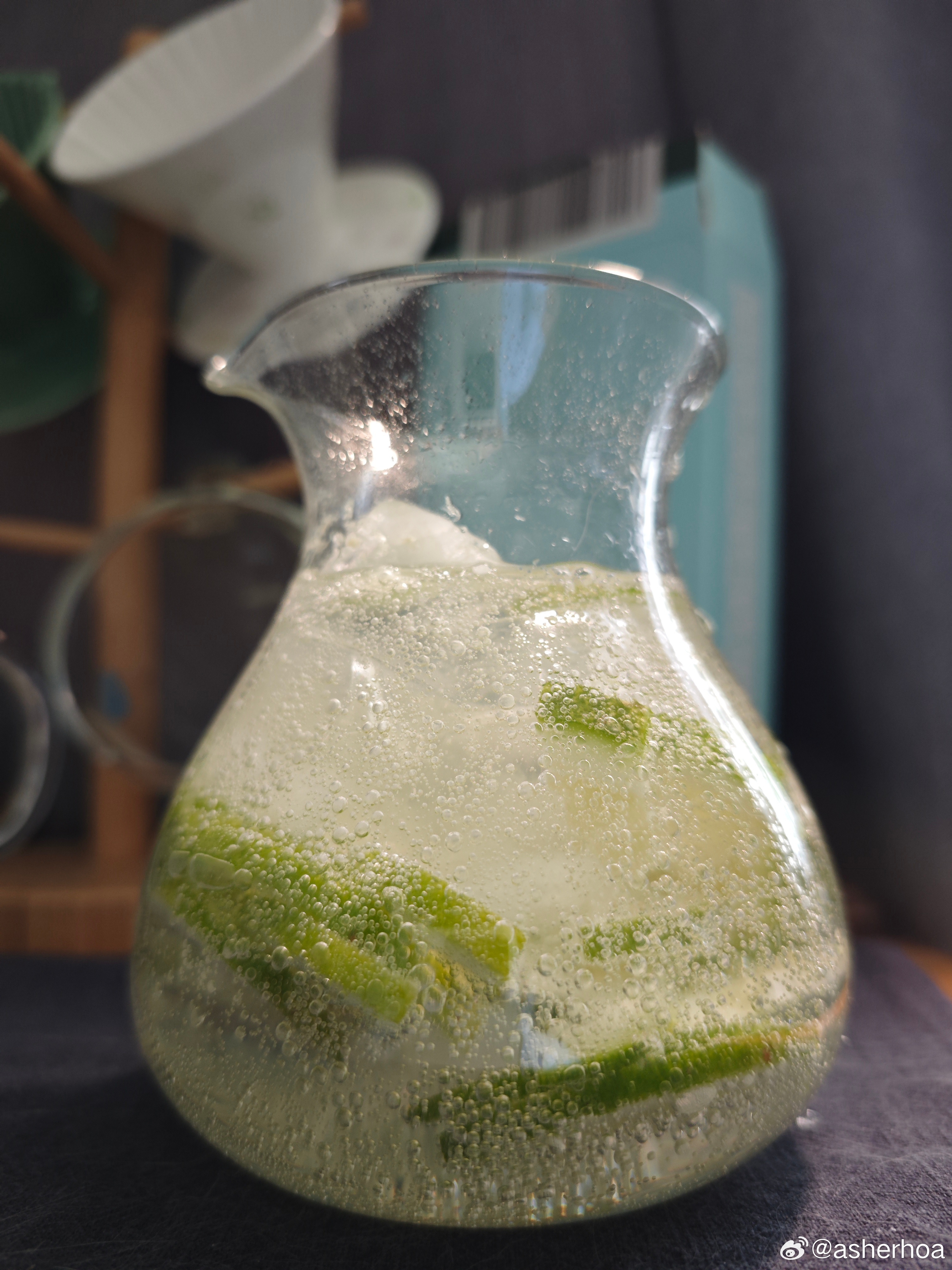 夏天枸橼泡汤力水真舒爽。 