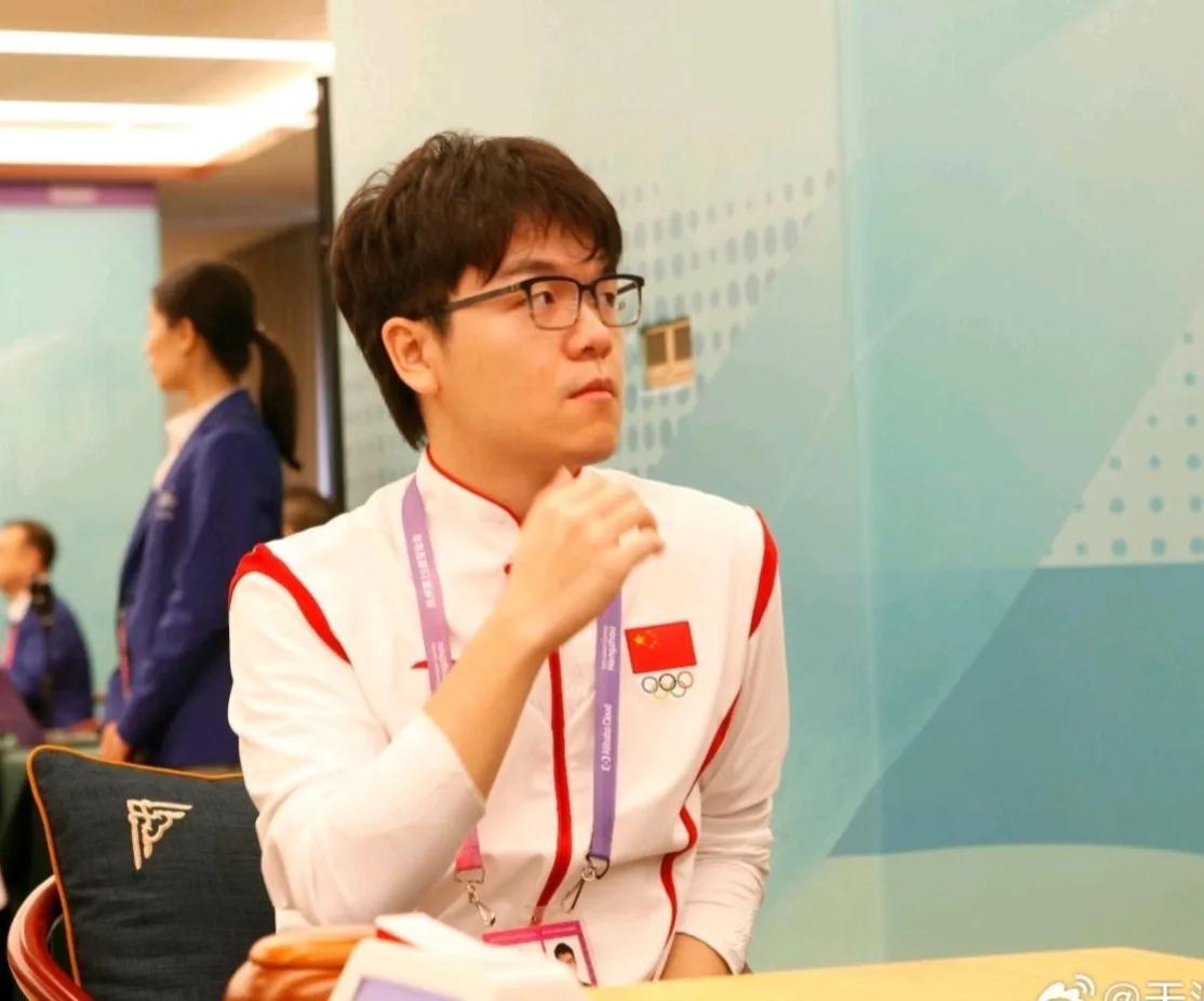 等级分排名：
恶霸稳坐榜首
柯洁一降再降


2015年，年仅18岁的柯洁崭露头