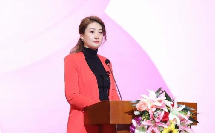 宗馥莉离职后首捐千万，

火灾救援背后藏玄机，

新饮料帝国能否崛起？

宗馥莉