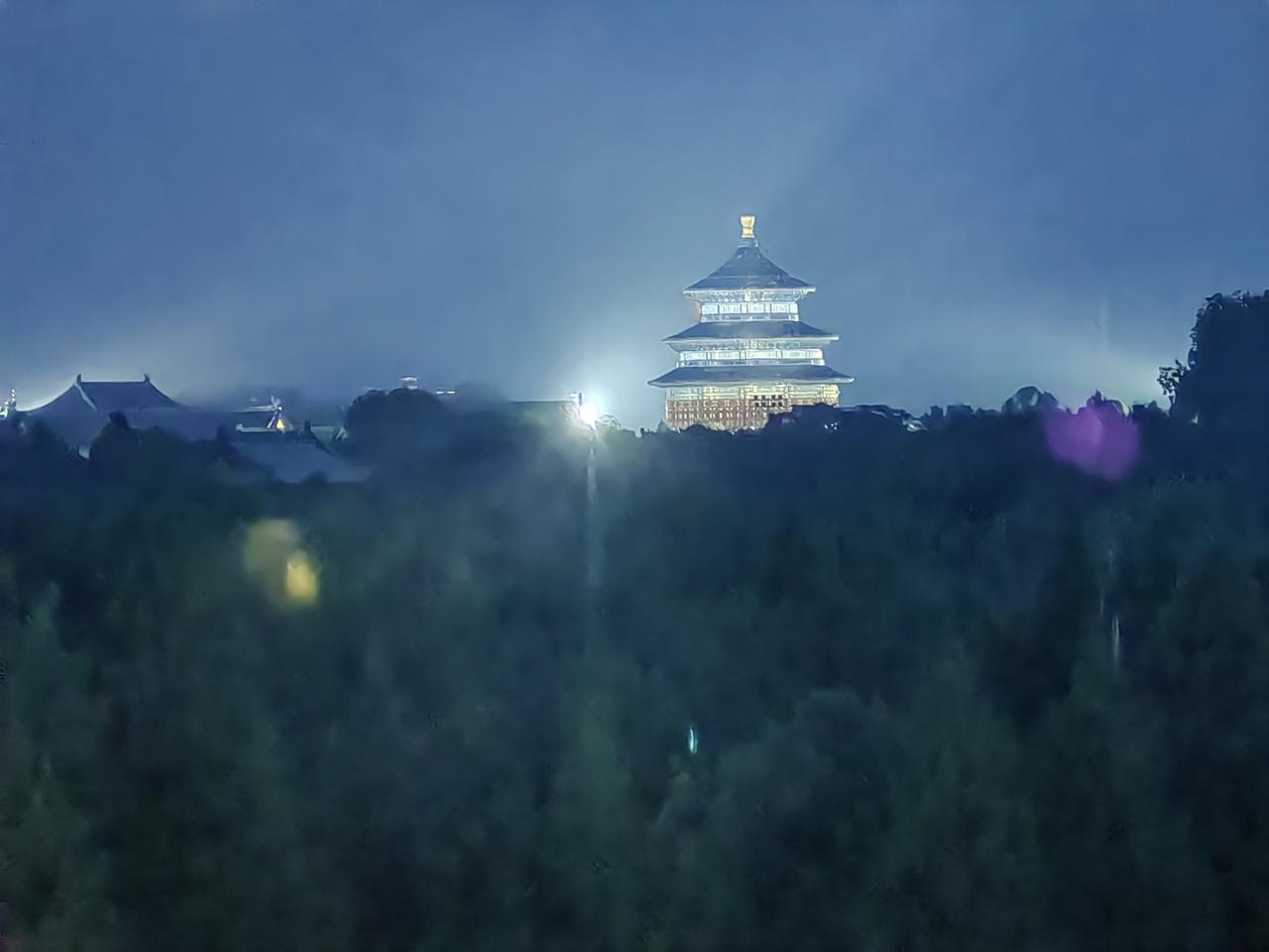 夜，在看得见天坛的地方，前同事惊讶看着我：“朱老师，你没喝过茶？”
我很多朋友都