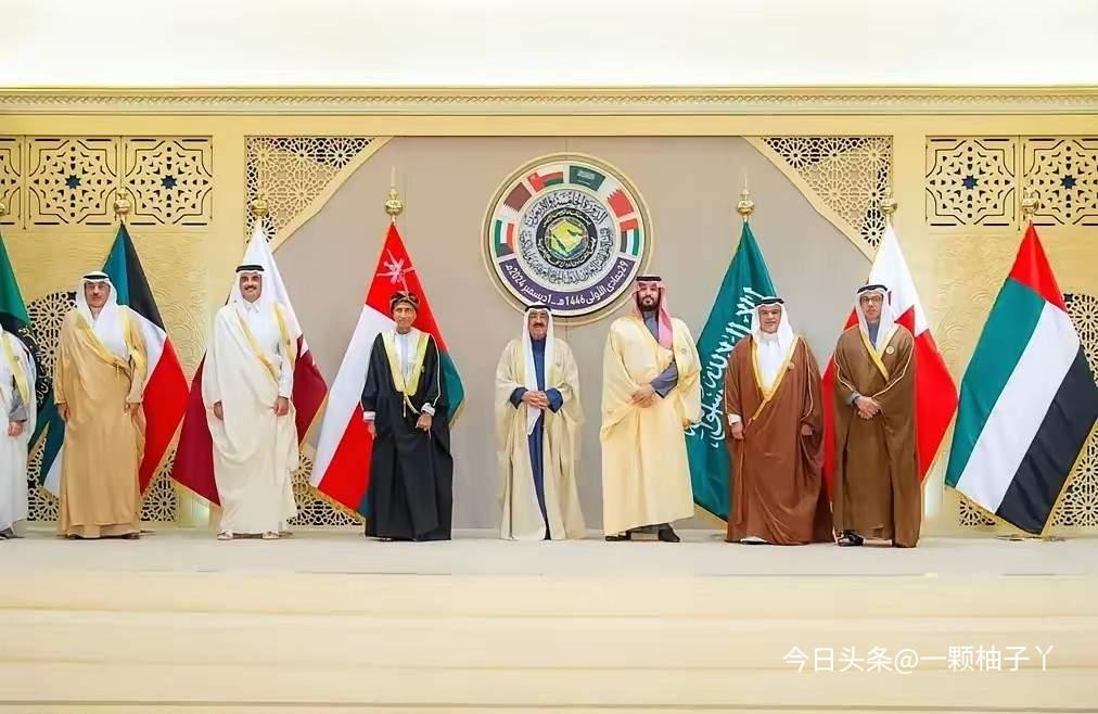 美军在阿联酋人口密集的地方放了海马斯火箭炮，但最近根本没开火、没攻击、没轰炸。伊