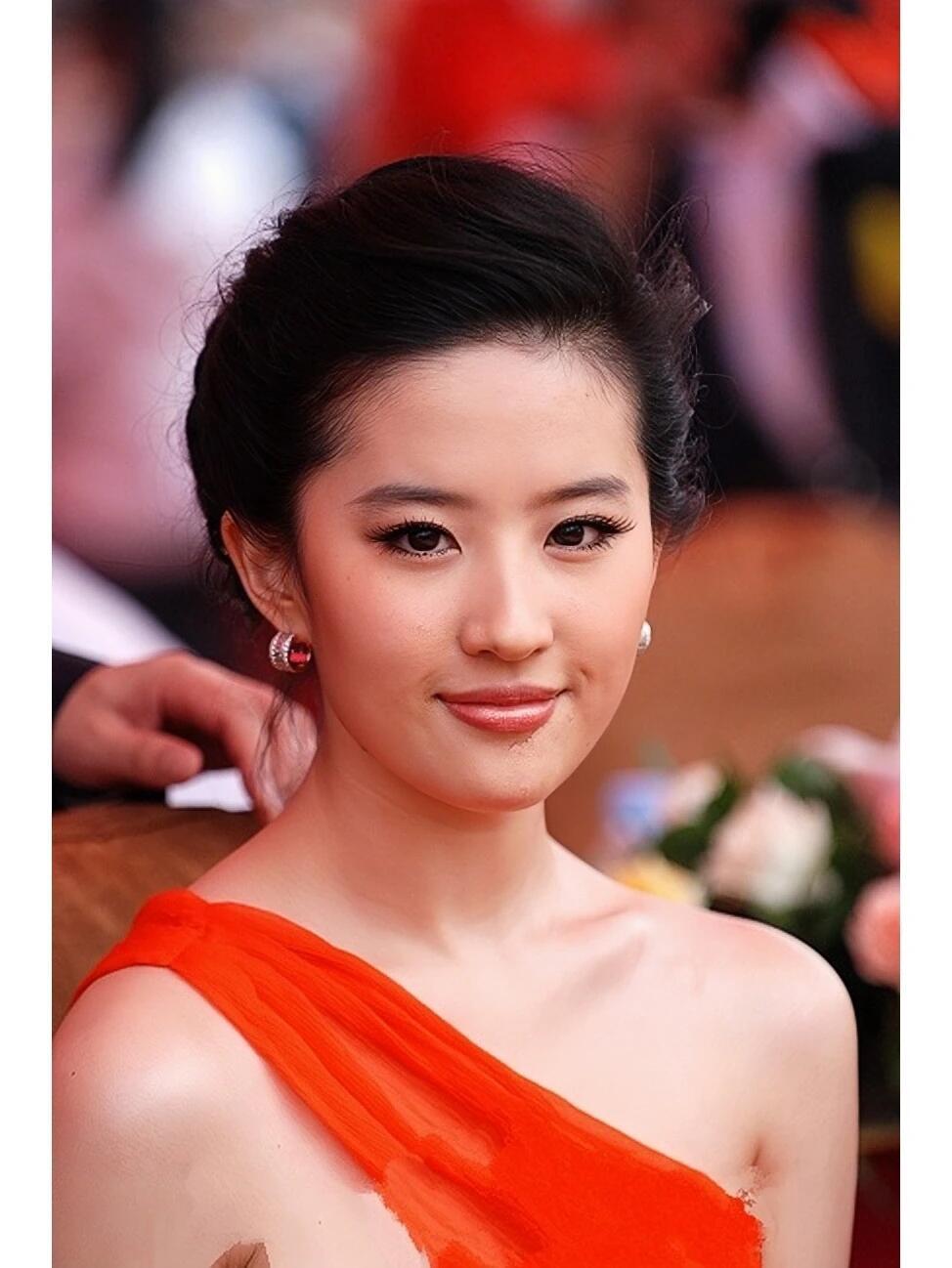 刘亦菲洛阳恒大绿洲剪裁仪式 