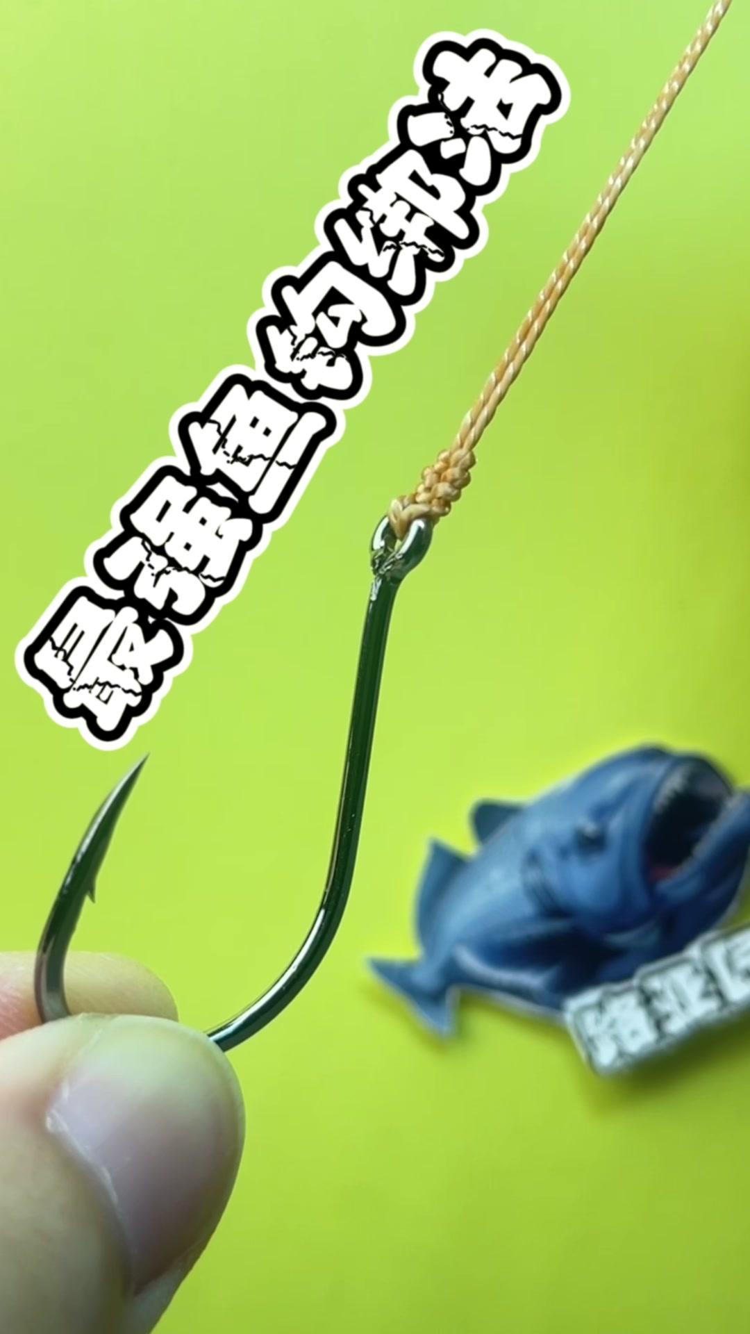 1️⃣将鱼线对折穿入，后折返，手指套入线圈固定。
2️⃣把鱼线向内翻转4-6圈，