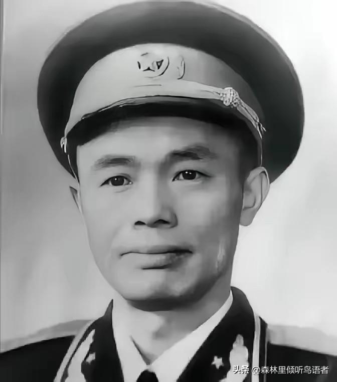 1984年，开国少将钟伟常年病痛缠身，长期在医院休养。老战友黄克诚抽空专程到病房