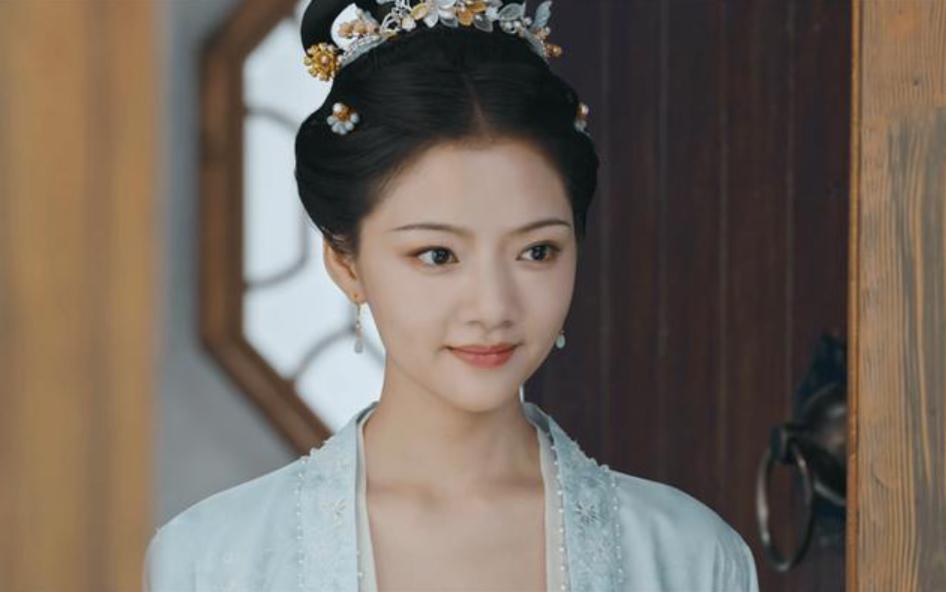 《锦绣安宁》中争议最大的演员，当属任敏饰演的罗宜宁了。
剧中，罗宜宁是罗家嫡女，