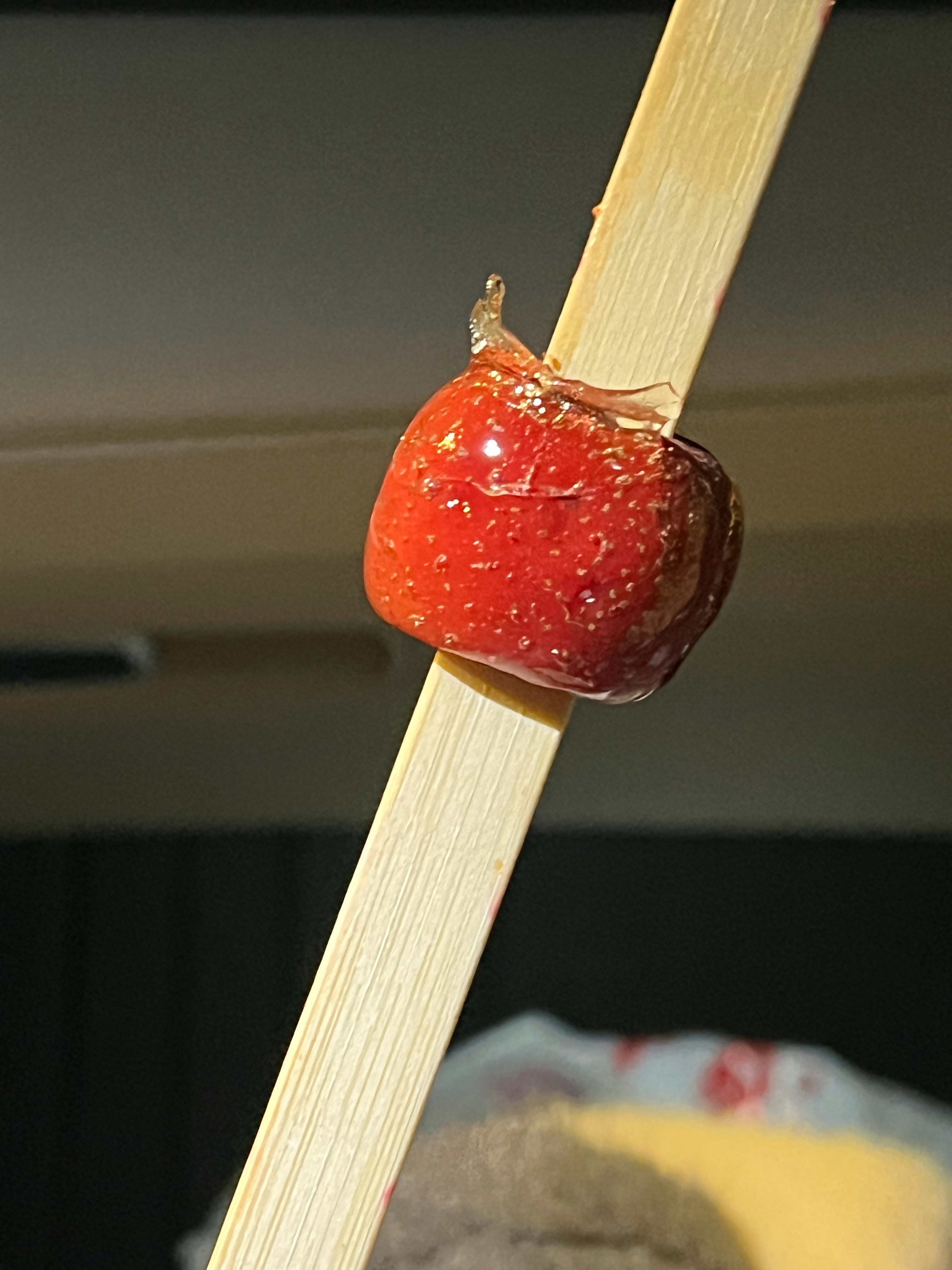对了，最近山楂下来了糖葫芦明显比之前好吃，新鲜的就是好  ​​​