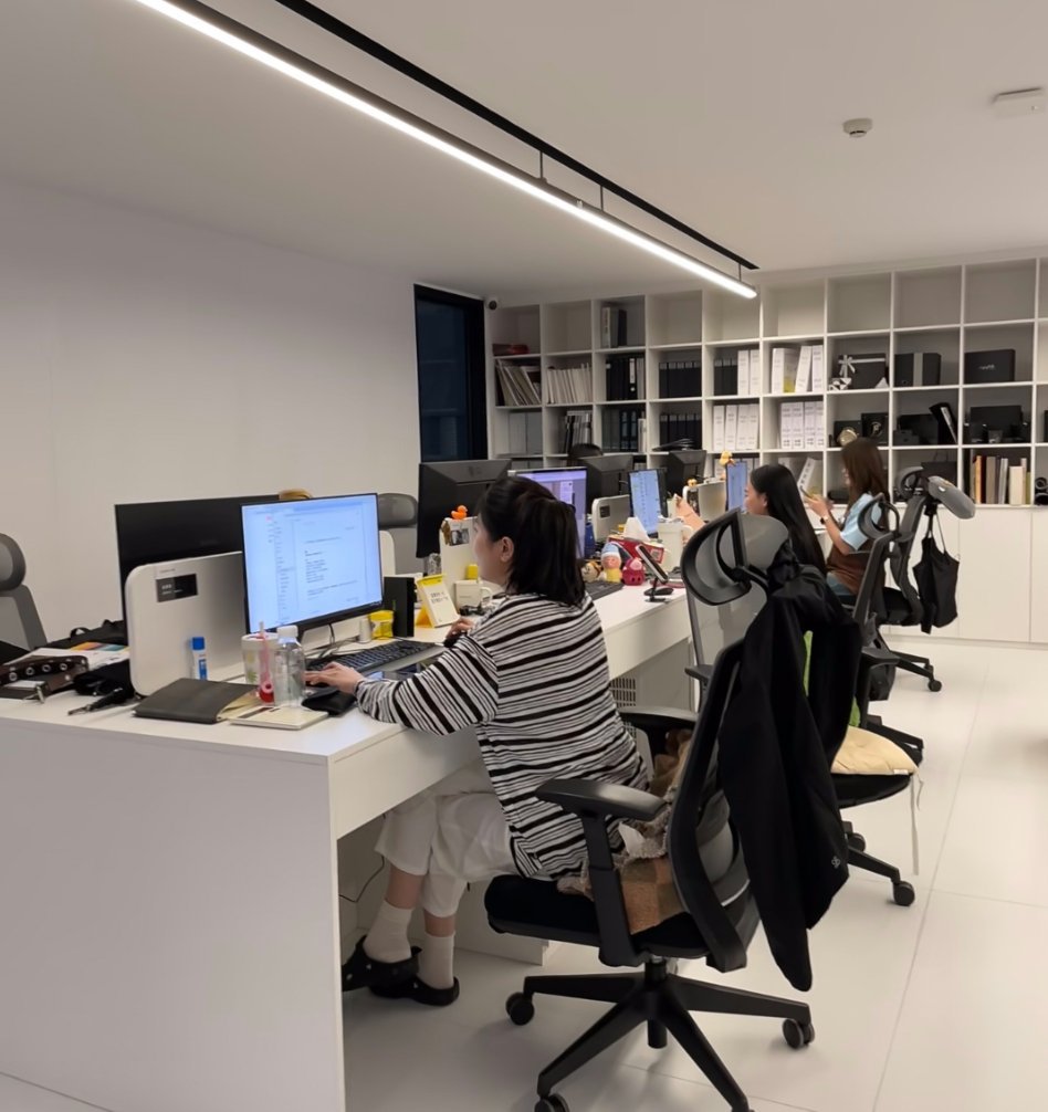 智能办公椅爆改取件机器人 办公椅智能化深度改造，集办公、代步、取件于一体，完美解