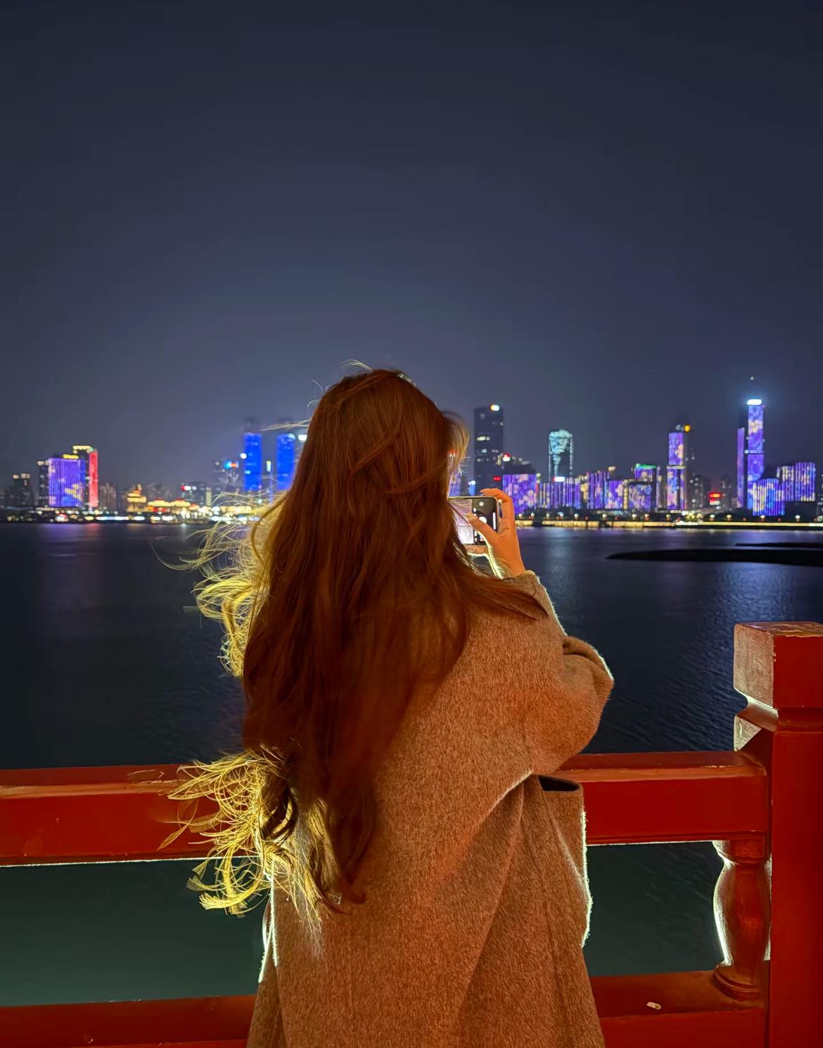 别再说女生不结婚是“自私”，这才是真相
经常听到有人说：“30岁不结婚，太自私了