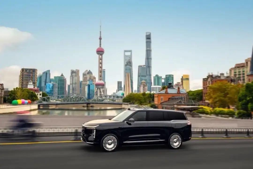 听我一句劝，2026这样买车不踩坑：

全尺寸全能SUV：极氪9X；
旗舰豪华S