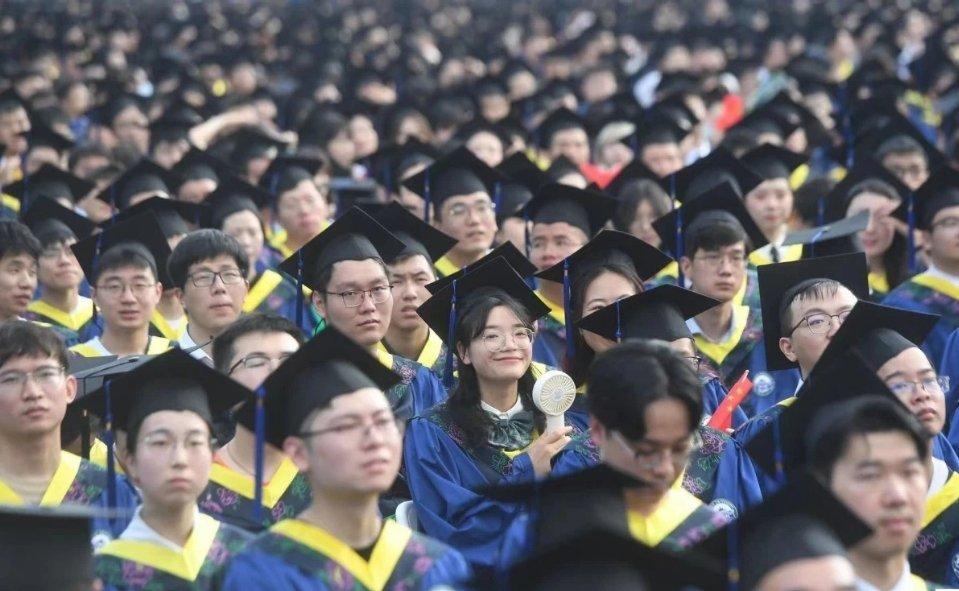 毕业=失业？科技行业“大佬”雷军一语道破玄机：学习能力比知识更重要！

面对当下