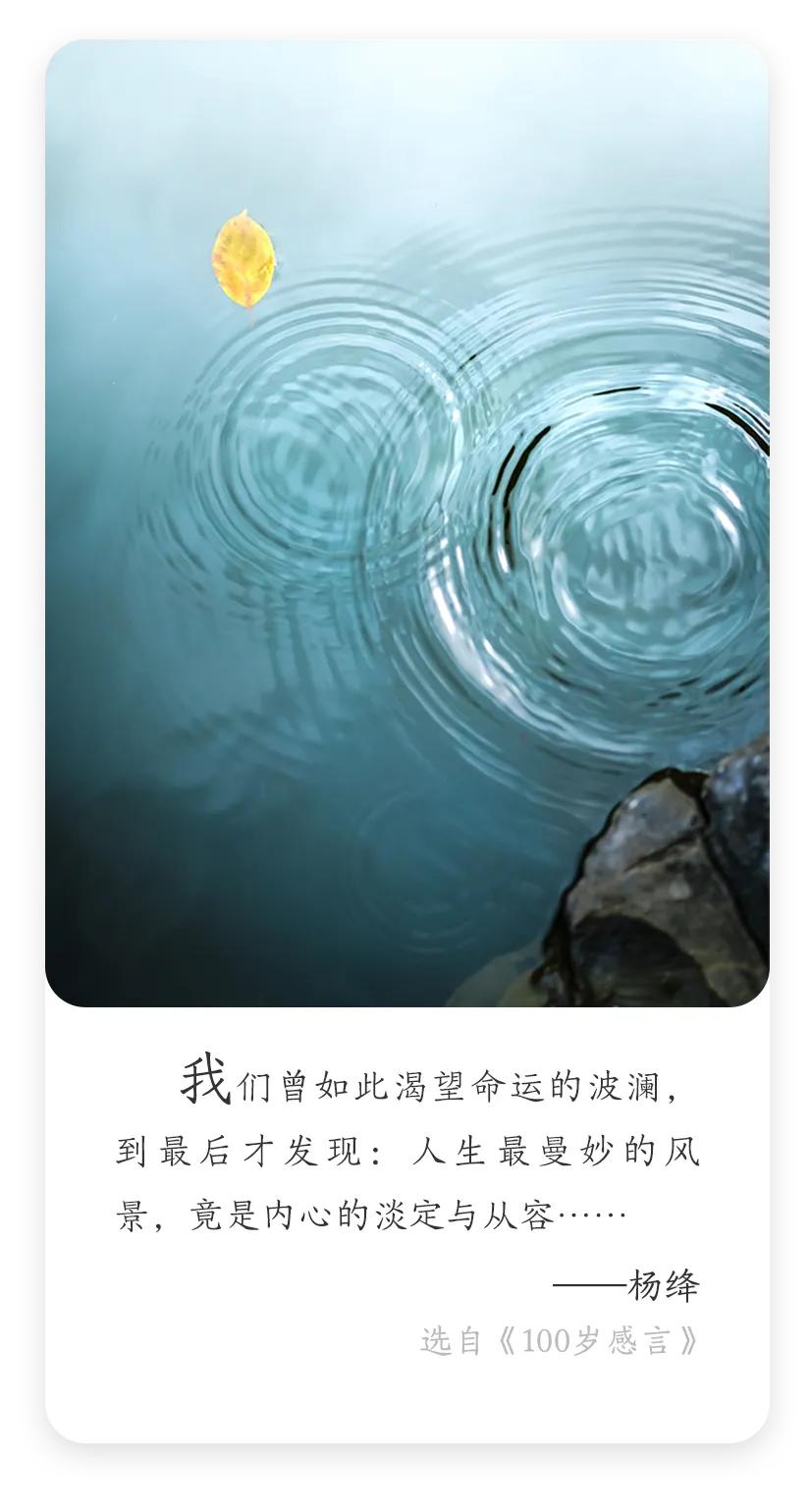 有人在夏末的广场上
舞动
曲名是陈年的麦穗
弯腰时抖落满肩的星光
而落空的手掌