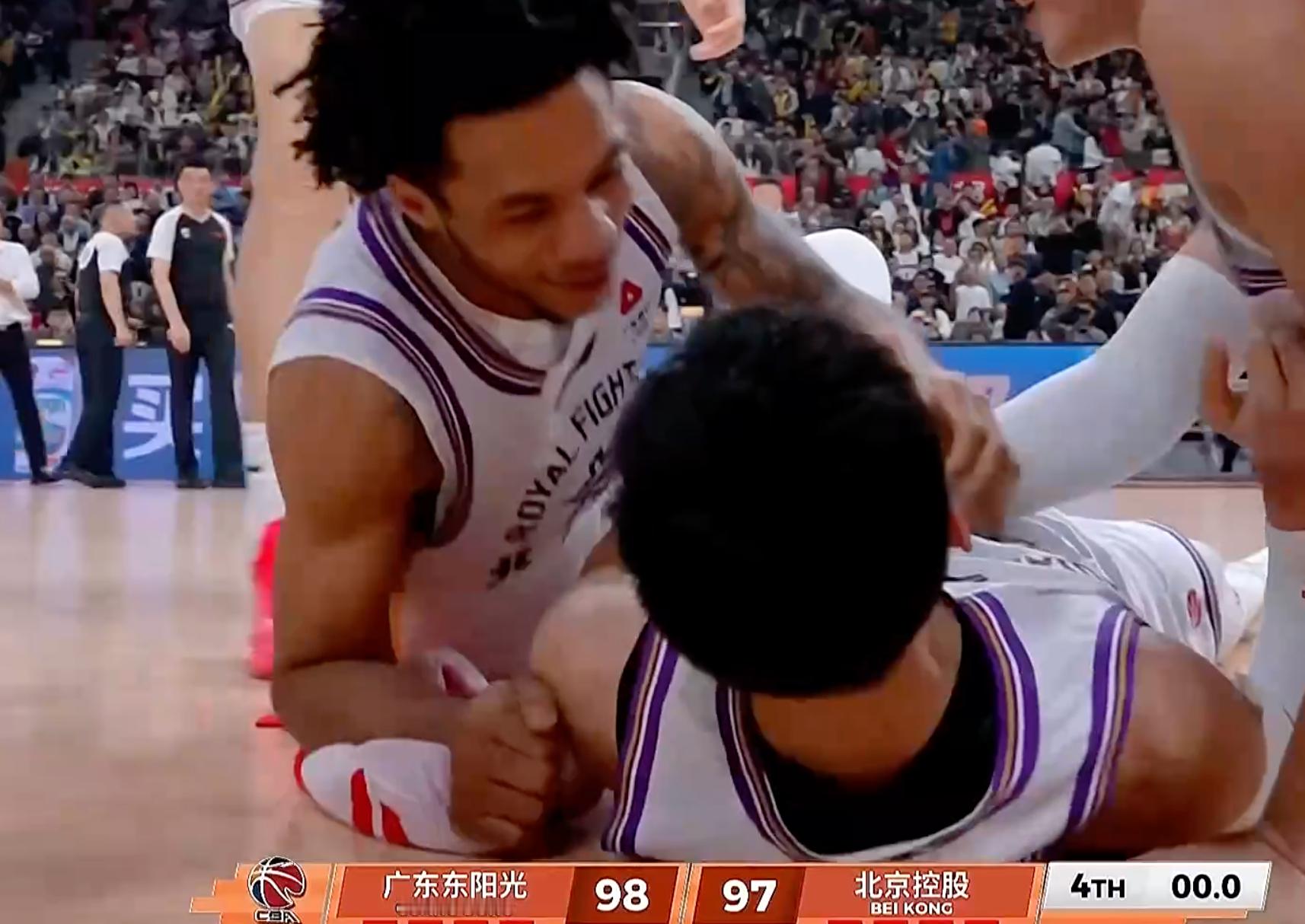 北控男篮广东男篮vs北控男篮 廖三宁绝杀广东男篮  廖三宁抛投压哨绝杀广东！ 三