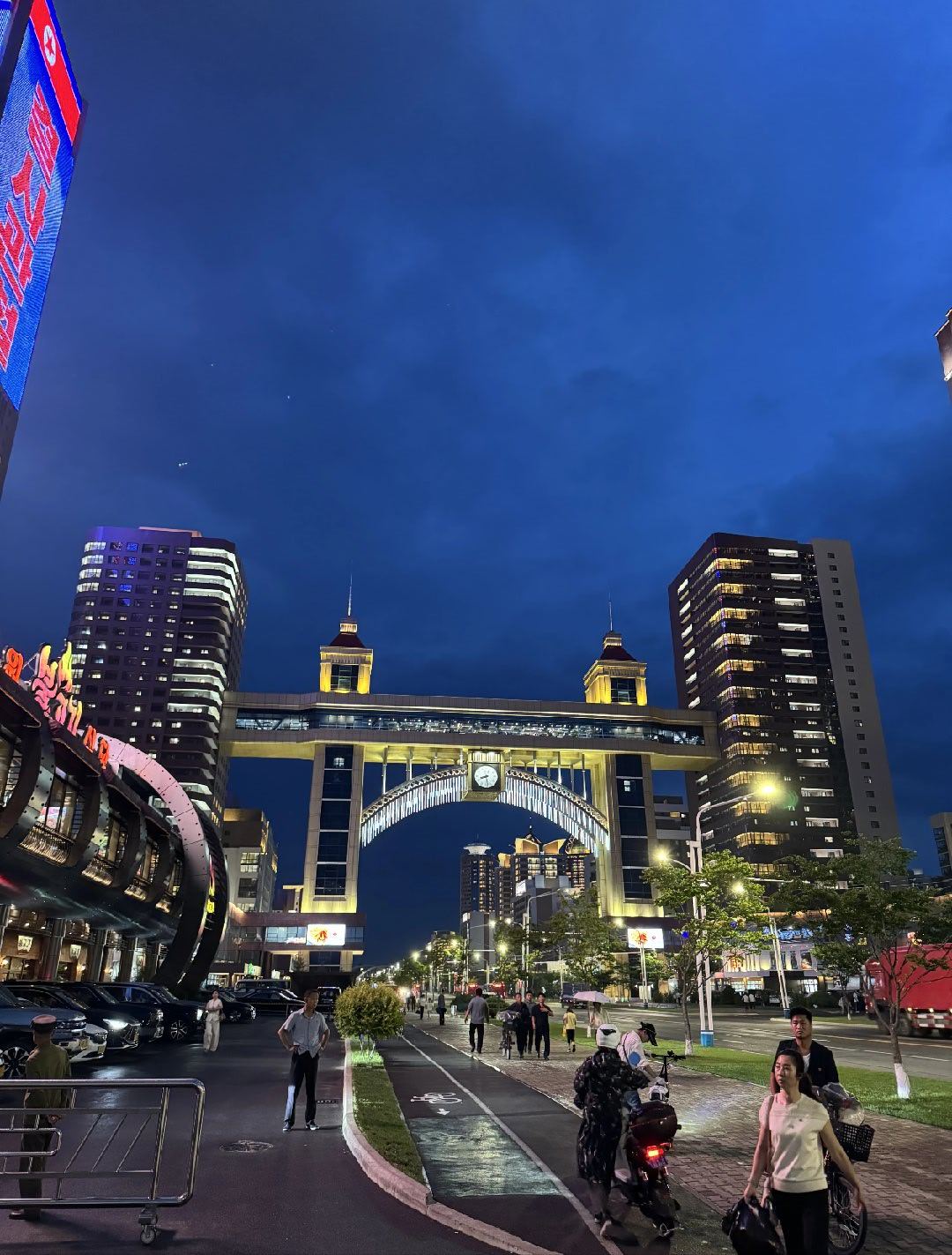 自动驾驶不允许用量产车主当众测样本这不就是特斯拉先把用户当小白鼠的嘛 