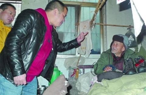 2013年，郑州一91岁老人在生日宴上说胡话，女儿听后吓得当晚就来派出所报案，“
