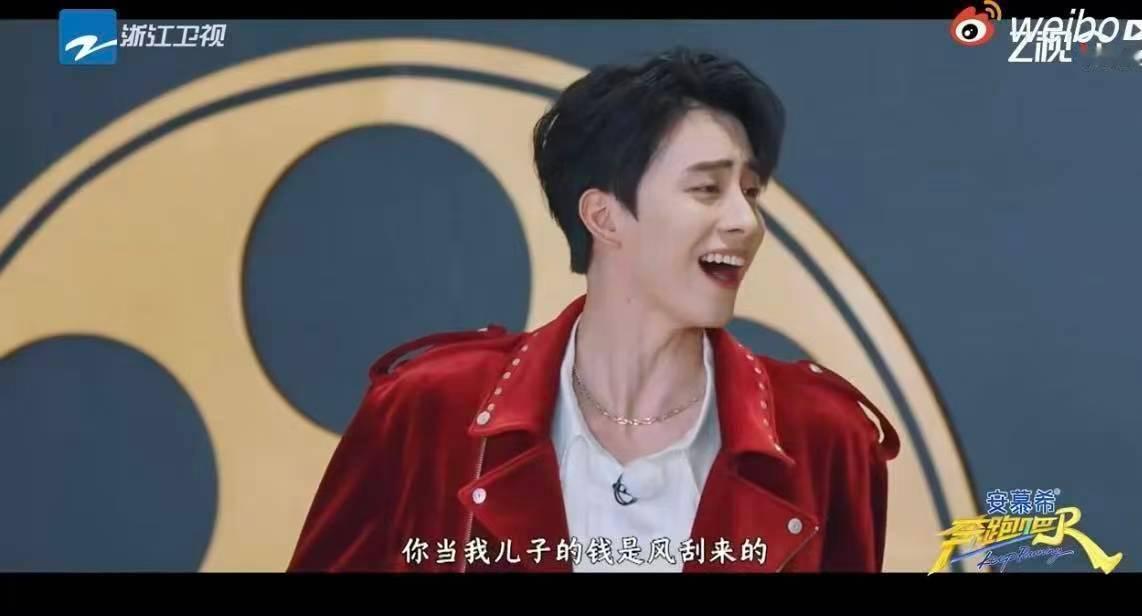 笑到打鸣！ 里他毫无偶像包袱，夹子音+撒娇三连，把儿媳角色演绎得活灵活现，这反差