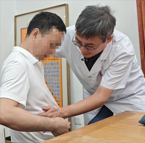 胆结石古方，学会这几个就够了 (珍藏版)

① 吃油腻食物后右上腹隐痛，伴腹胀 