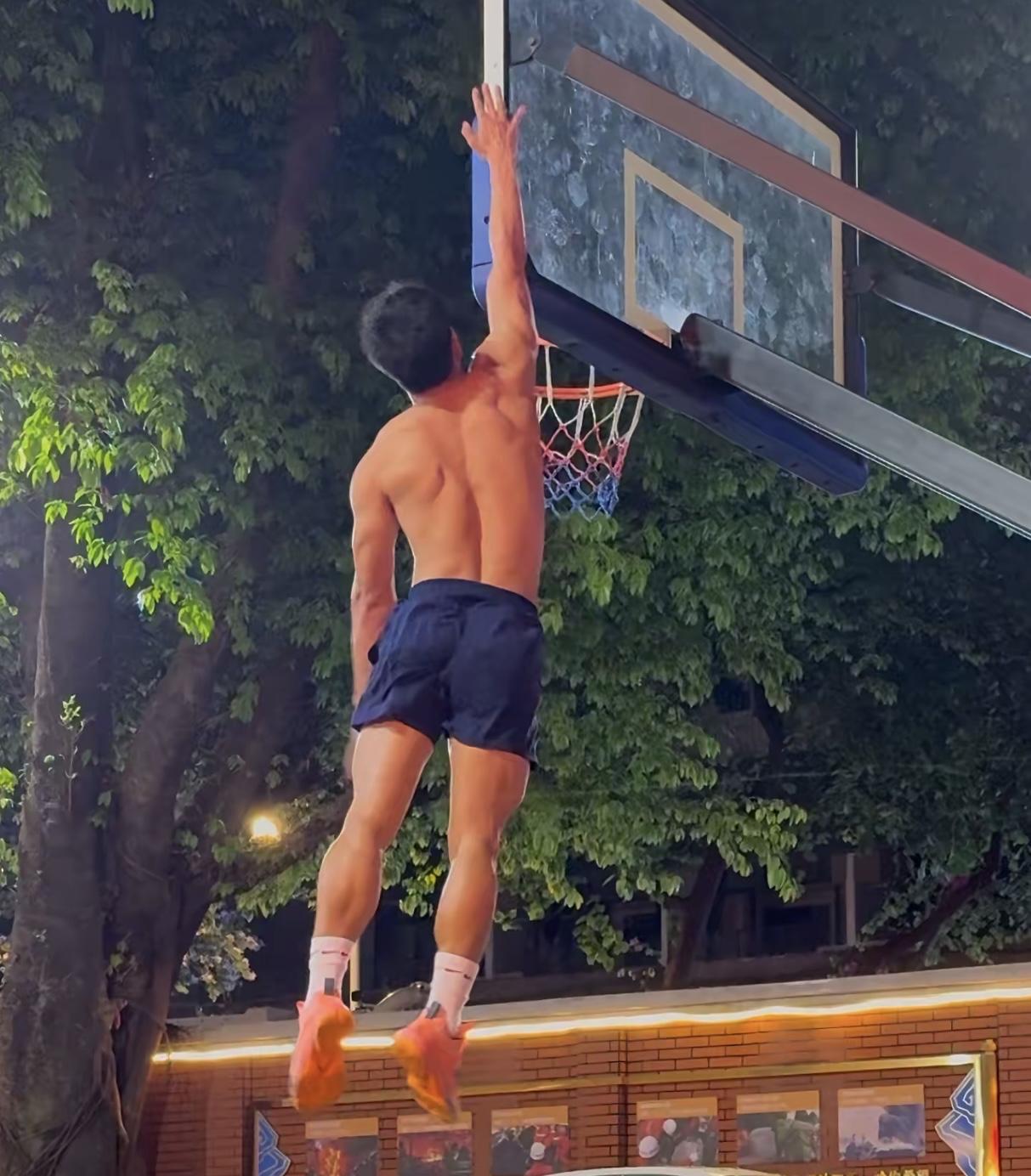 春日生活打卡季普通人需要练习多久才能够扣篮？就以身高180为例，大概需要弹跳80