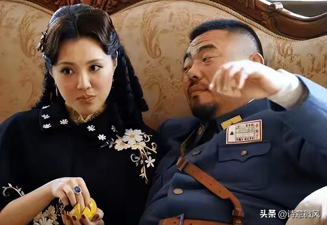 新婚夜，17岁小妾问90岁杨森：你娶12个老婆，有几个是心甘情愿？
 
这句话不