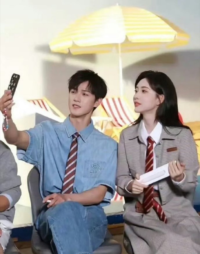 昀牵孟绕快三年了 昀牵孟绕红利昀牵孟绕红利，昀牵孟绕快三年了，谁懂同框就是甜的含